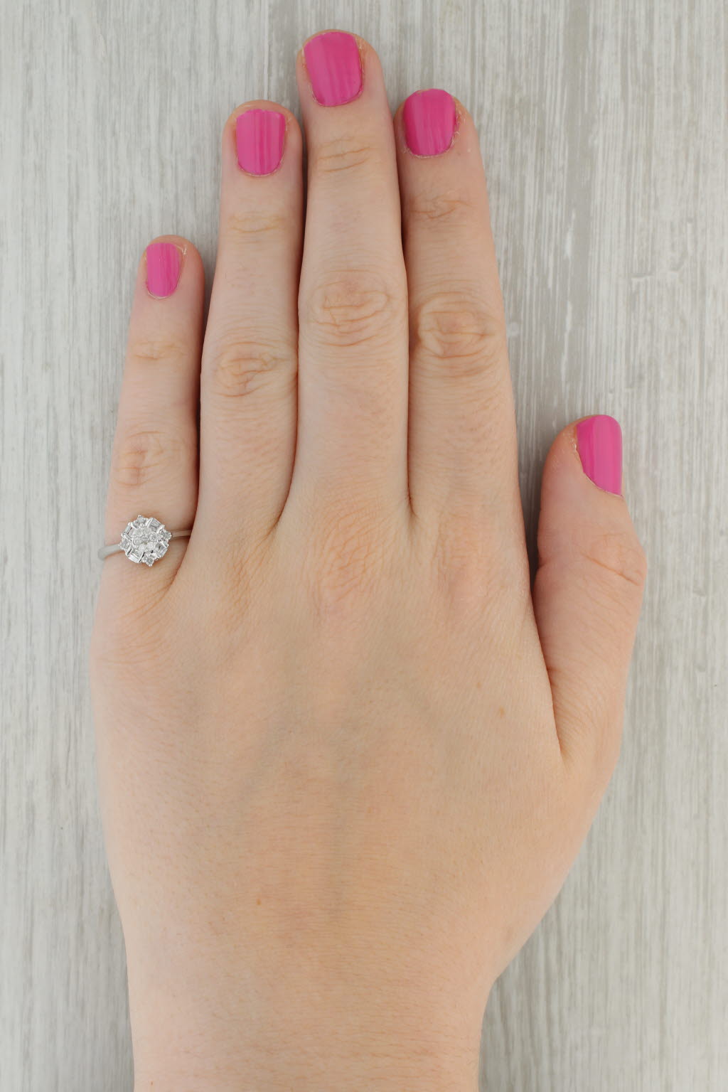 Tan 0.25ctw Round Diamond Cluster Engagement Ring 9k White Gold Size 6.25