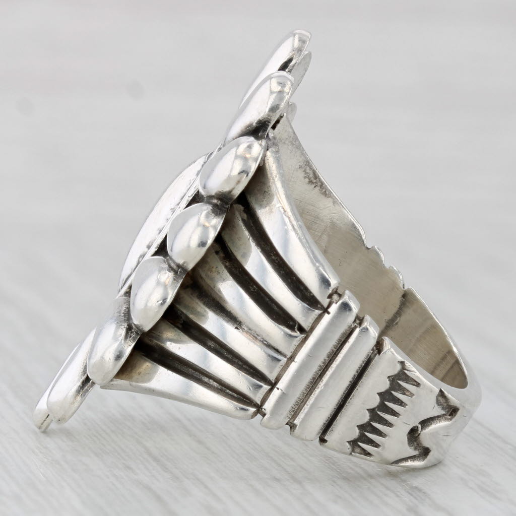 Light Gray Vintage Thomas Jim Navajo Native American Flower Ring Sterling Silver Size 12.5