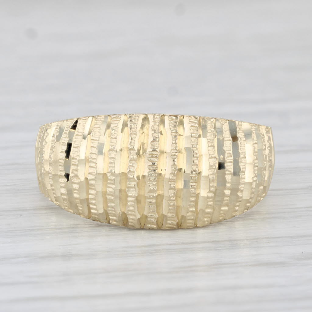 Light Gray Beveled Textured Ring 14k Yellow Gold Size 8 Band