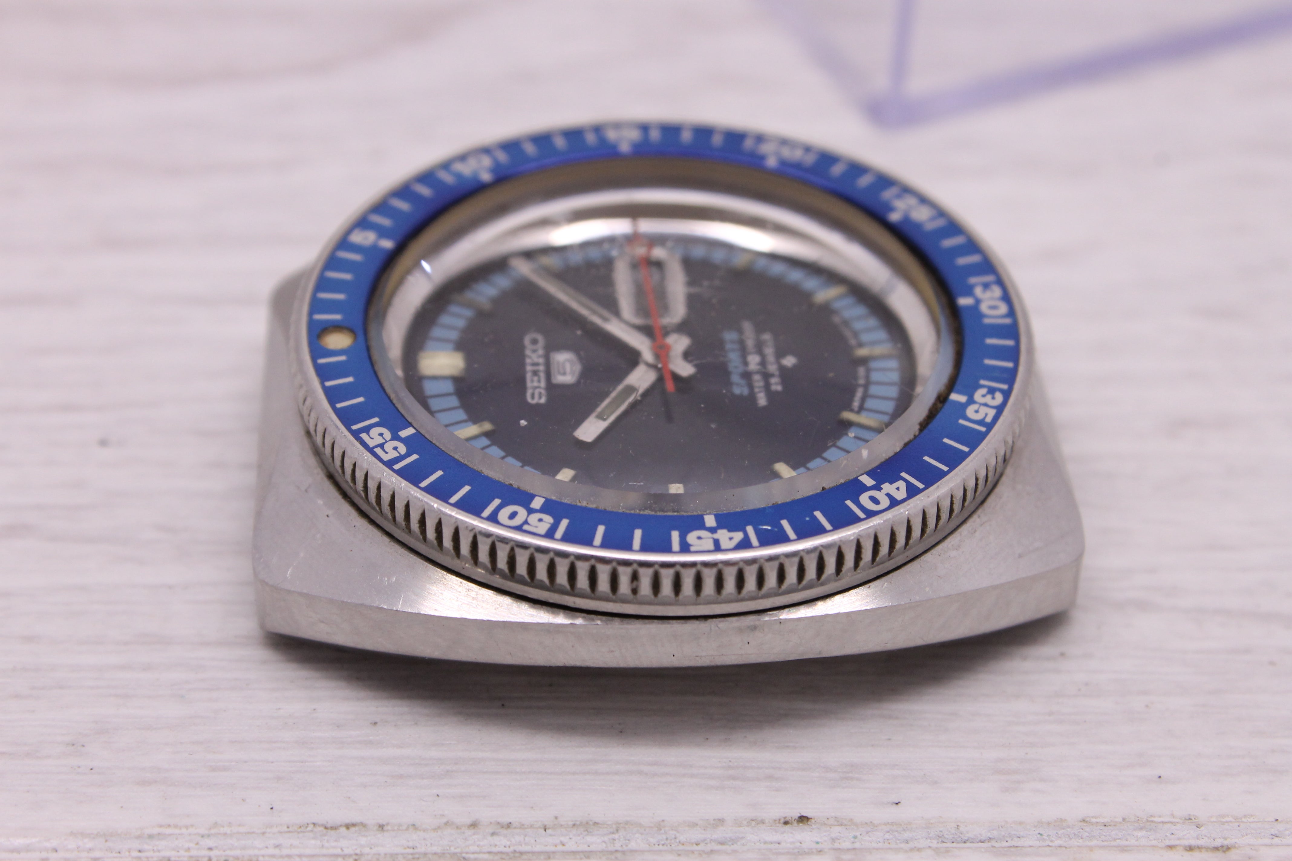 Gray Vintage 1968 Seiko 5 Sports 25j 6106-8120 39mm Steel Automatic Watch NEED TLC