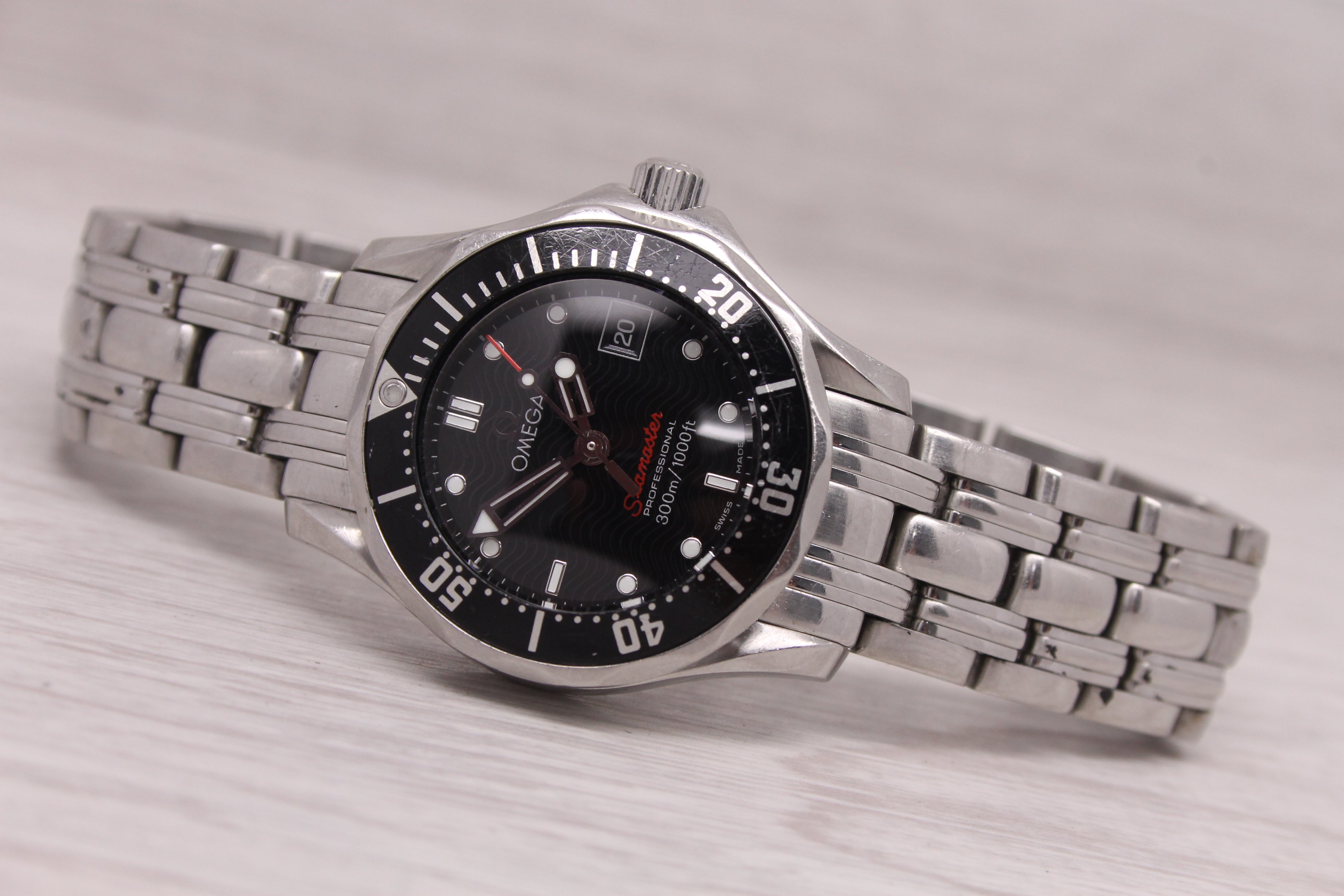Gray Omega Seamaster Professional Ladies 29mm Steel Quartz Divers Watch Black Wave