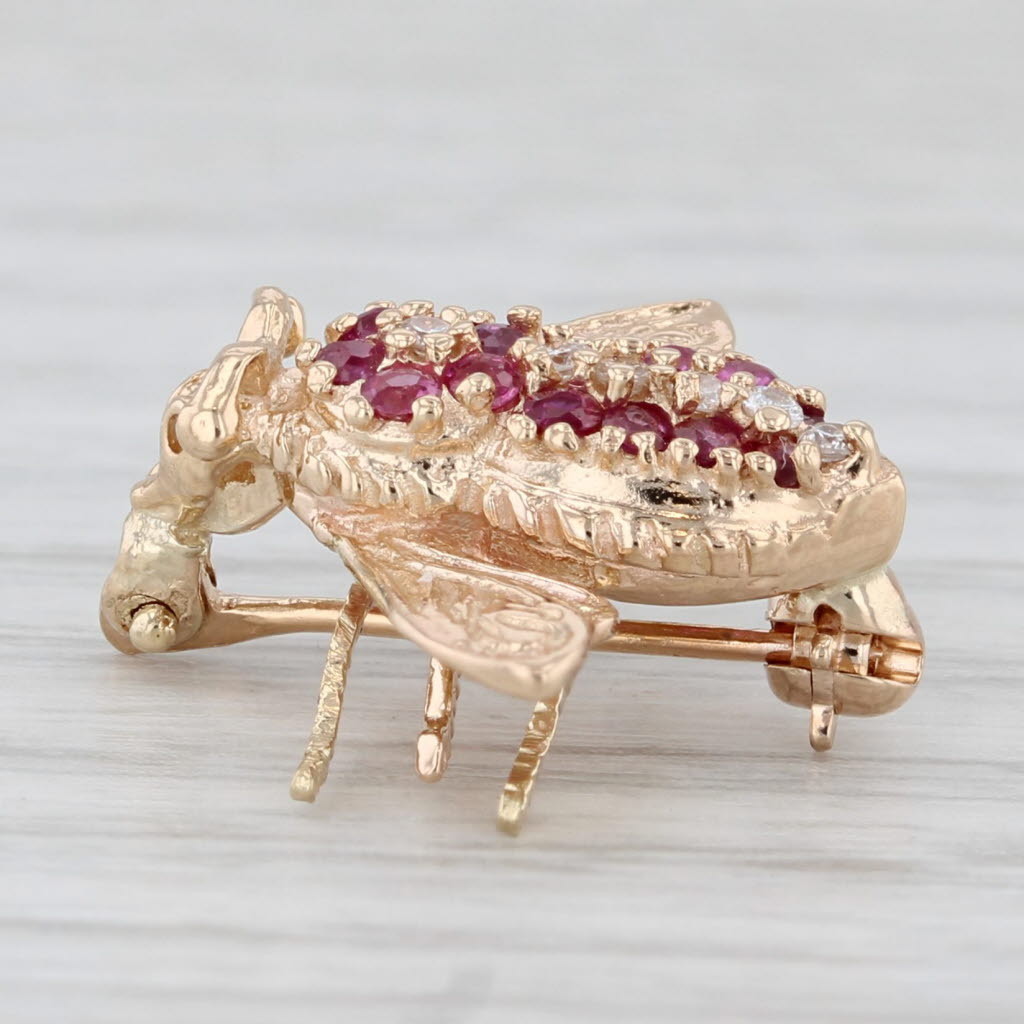 Light Gray 0.20ctw Ruby Diamond Little Bee Pin 14k Yellow Gold