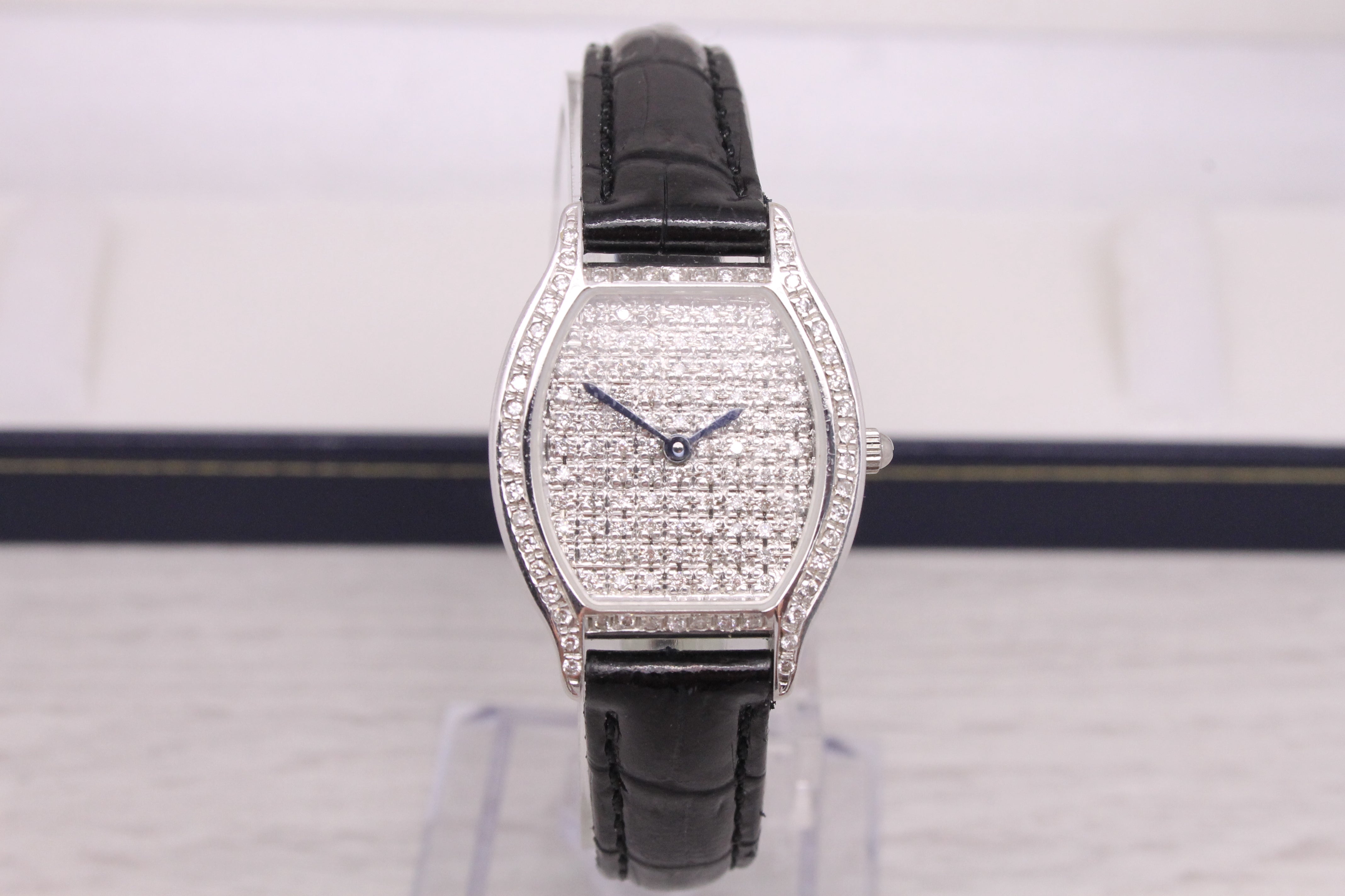 Light Gray Vicence Milor 14k White Gold Pave Diamond Ladies Quartz Watch w Box V5405149