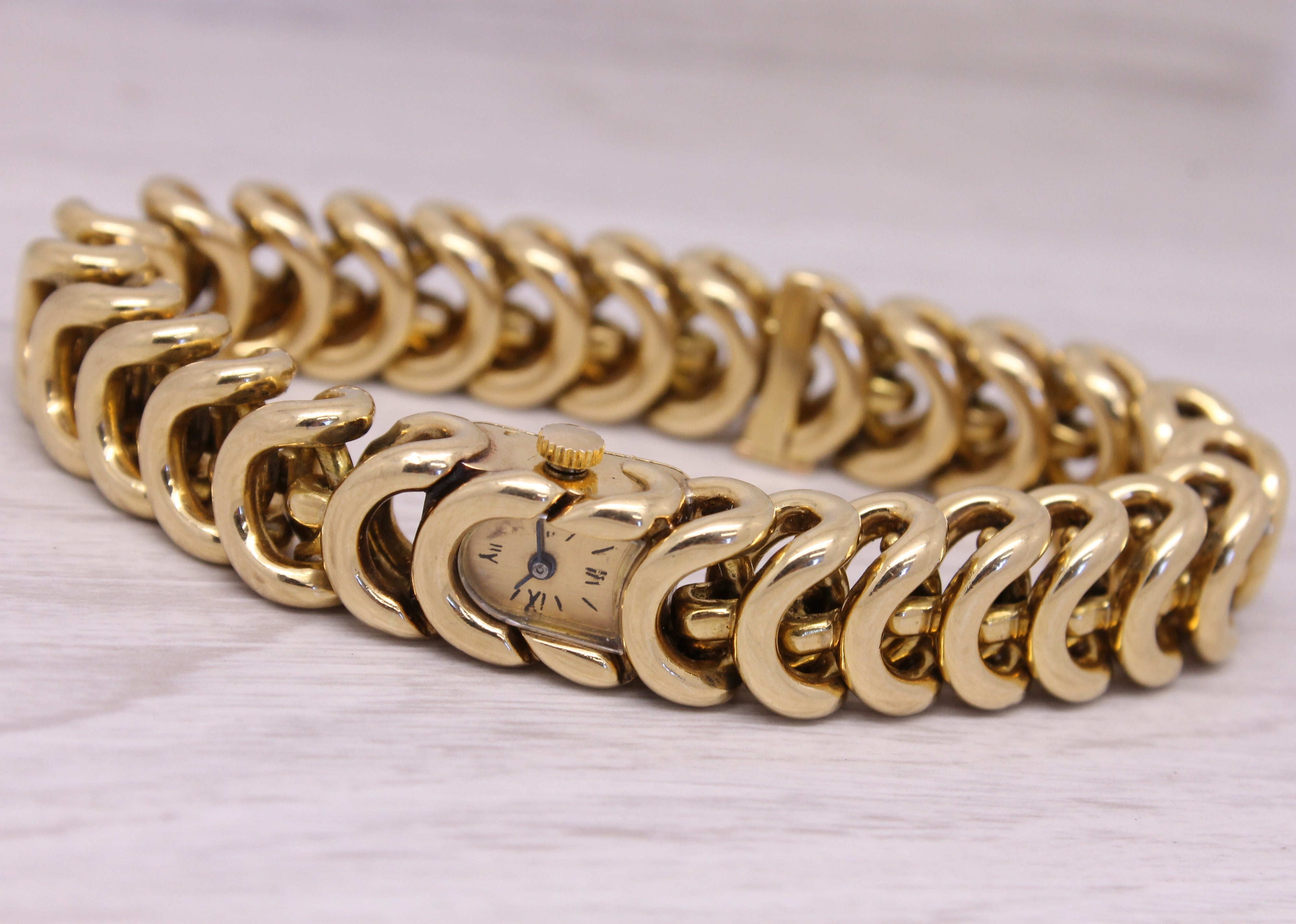 Gray Vintage c.1940's Van Cleef & Arpels VCA French 18k Gold Ladies Bracelet Watch