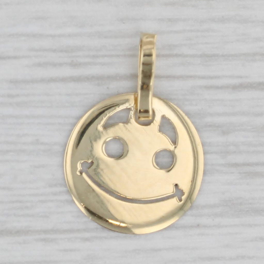 Light Gray Small Smiley Face Pendant 18k Yellow Gold Charm