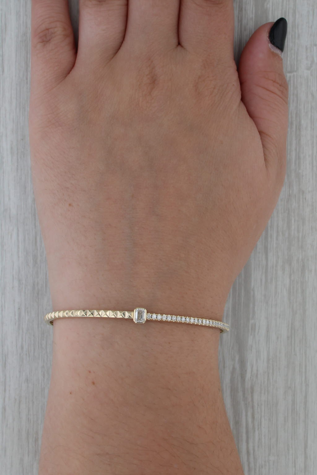 New 0.63ctw Diamond Beveled Flexible Bangle Bracelet 14k Yellow Gold 6.75"