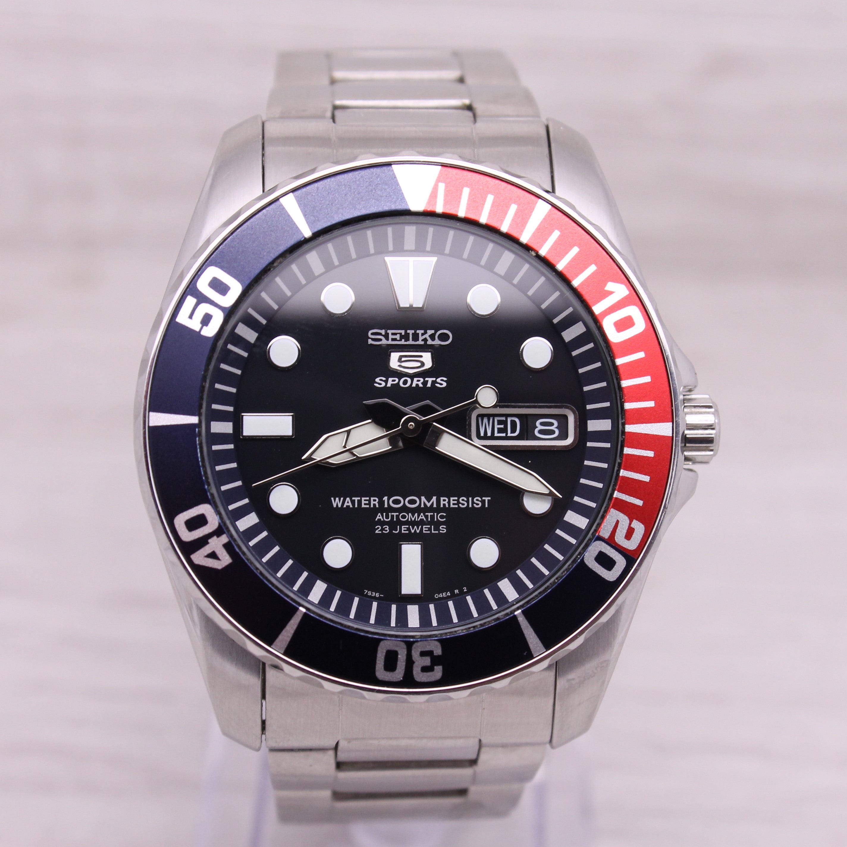 Gray Seiko 5 Men’s Automatic Watch Pepsi Divers Day/Date 7S36-03C0 w/ Bracelet