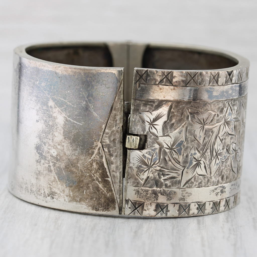 Gray Vintage Floral Etched Bangle Bracelet Silver Wide Band 6.5" 31.3mm