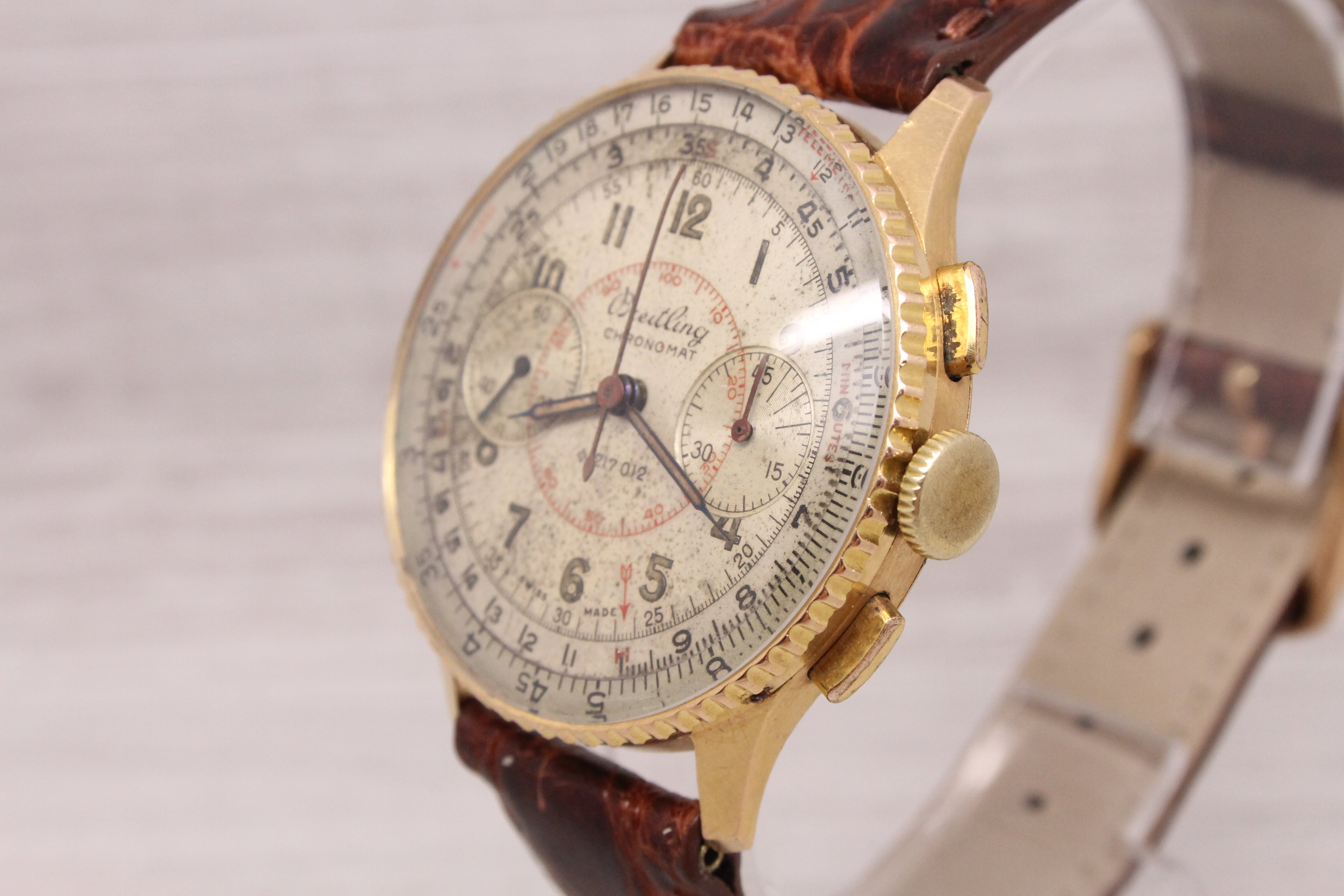 Gray Vintage c.1945 Breitling Chronomat 18k Pink Gold Mens Chronograph Watch ref.769