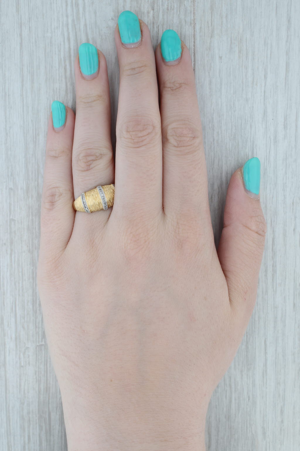 Gray 0.11ctw Diamond Textured Ring 18k Yellow Gold Size 10.25