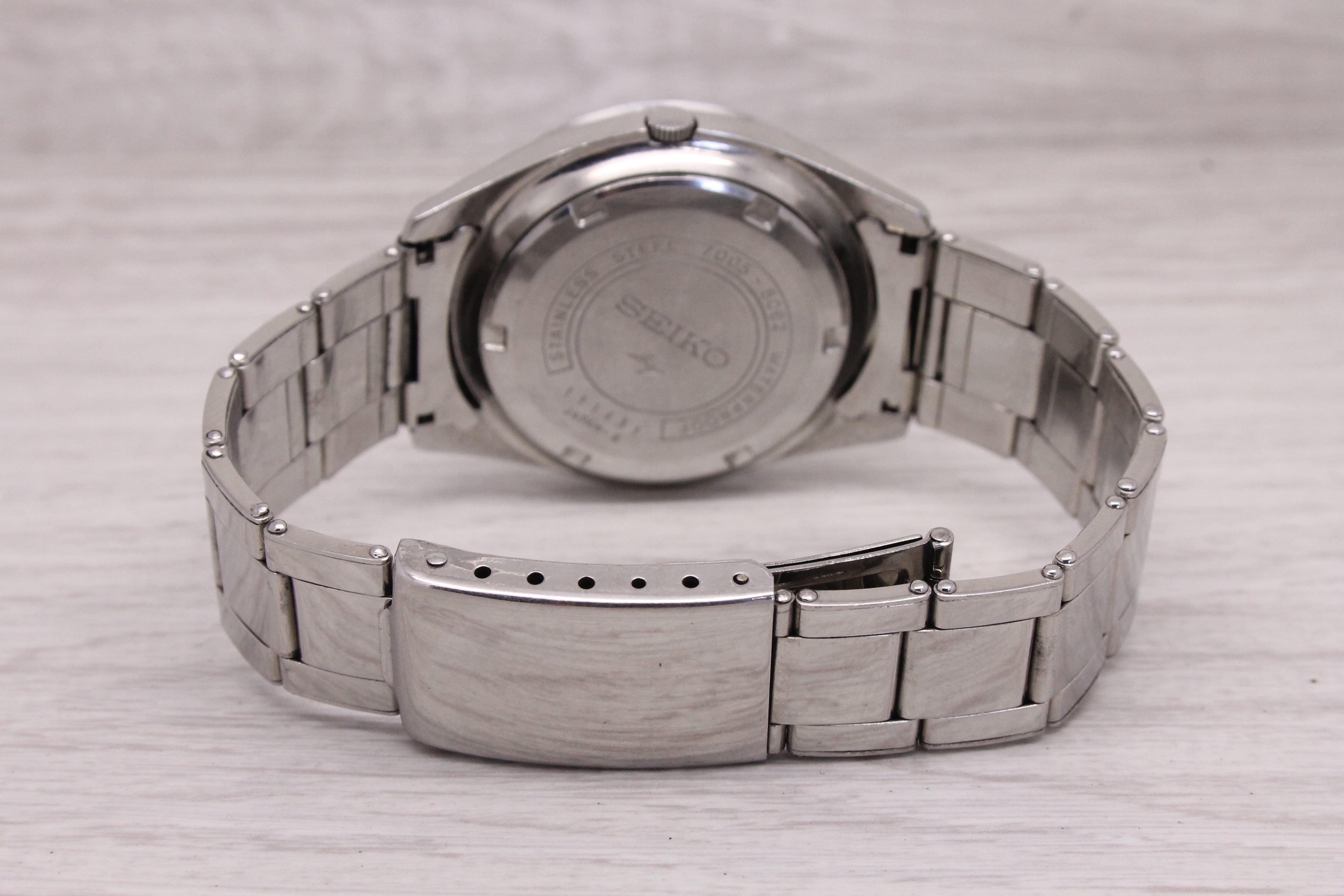 Gray Vintage 1971 Seiko Automatic 38mm Men Steel Watch Blue Crosshair Dial 7005-8062