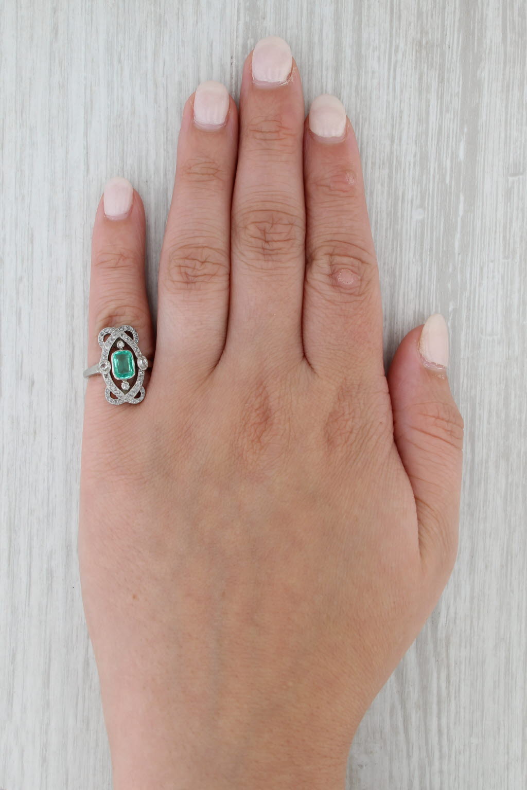 1.05ctw Emerald Diamond Vintage Ring 9k-14k Platinum Ring Size 4.25