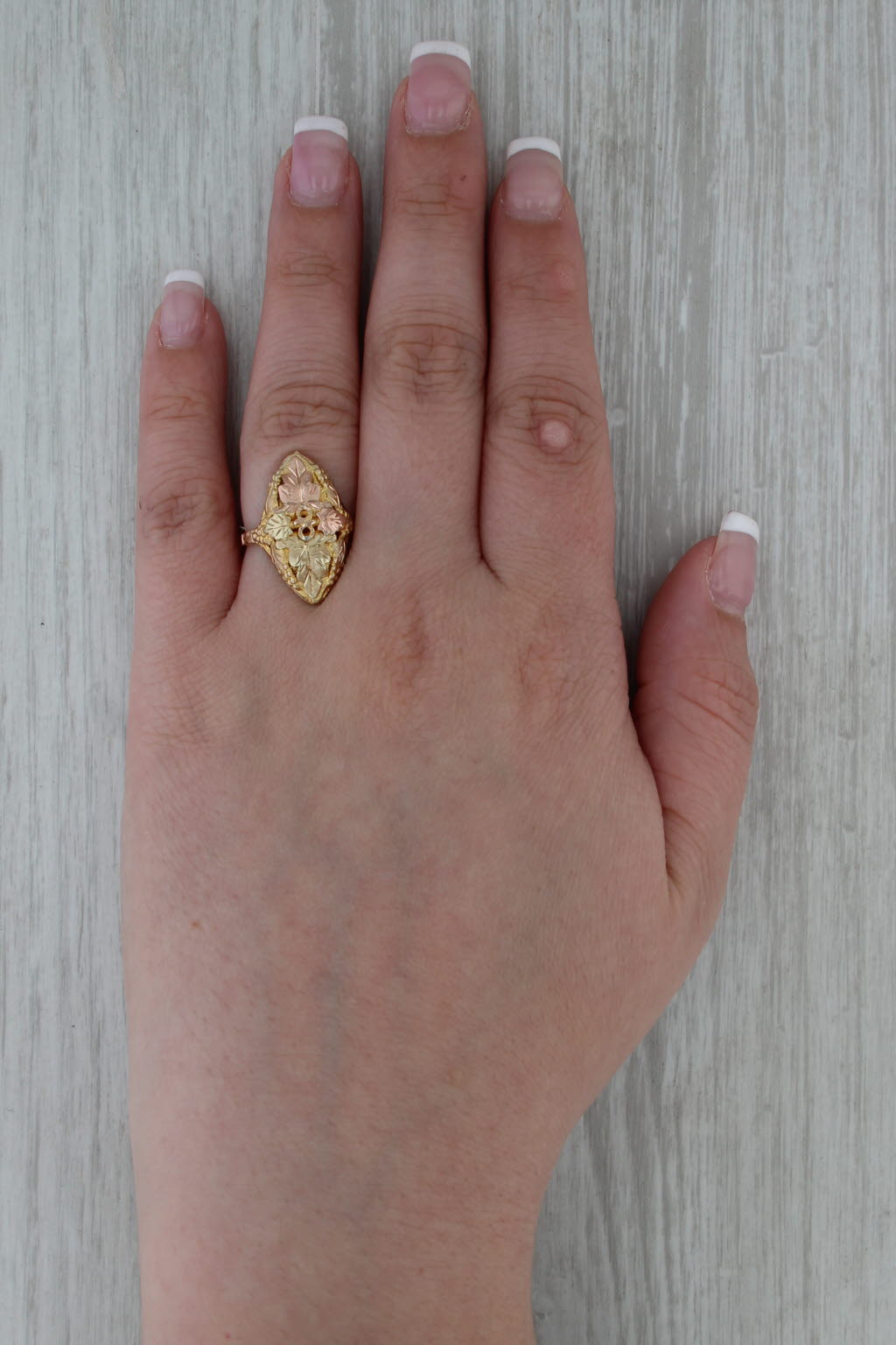 Black Hills Gold Tri-Toned Leaf Ring 10k Yellow Rose Green Gold Size 7.25