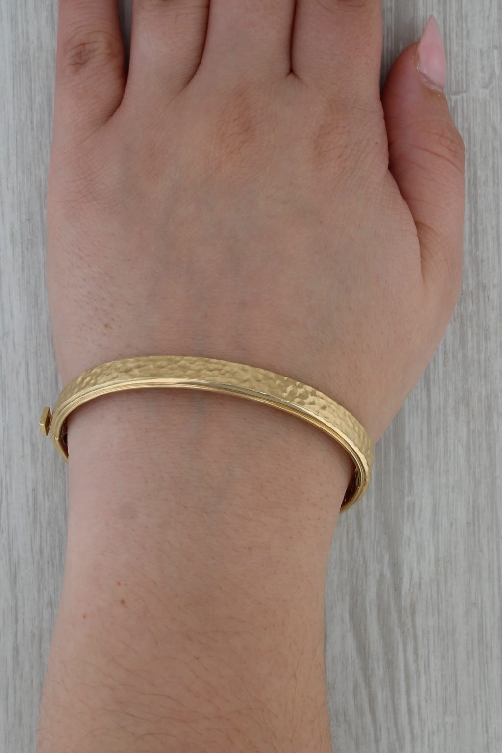 Michael M Hammered Bangle Bracelet 18k Yellow Gold 7.25" 8mm