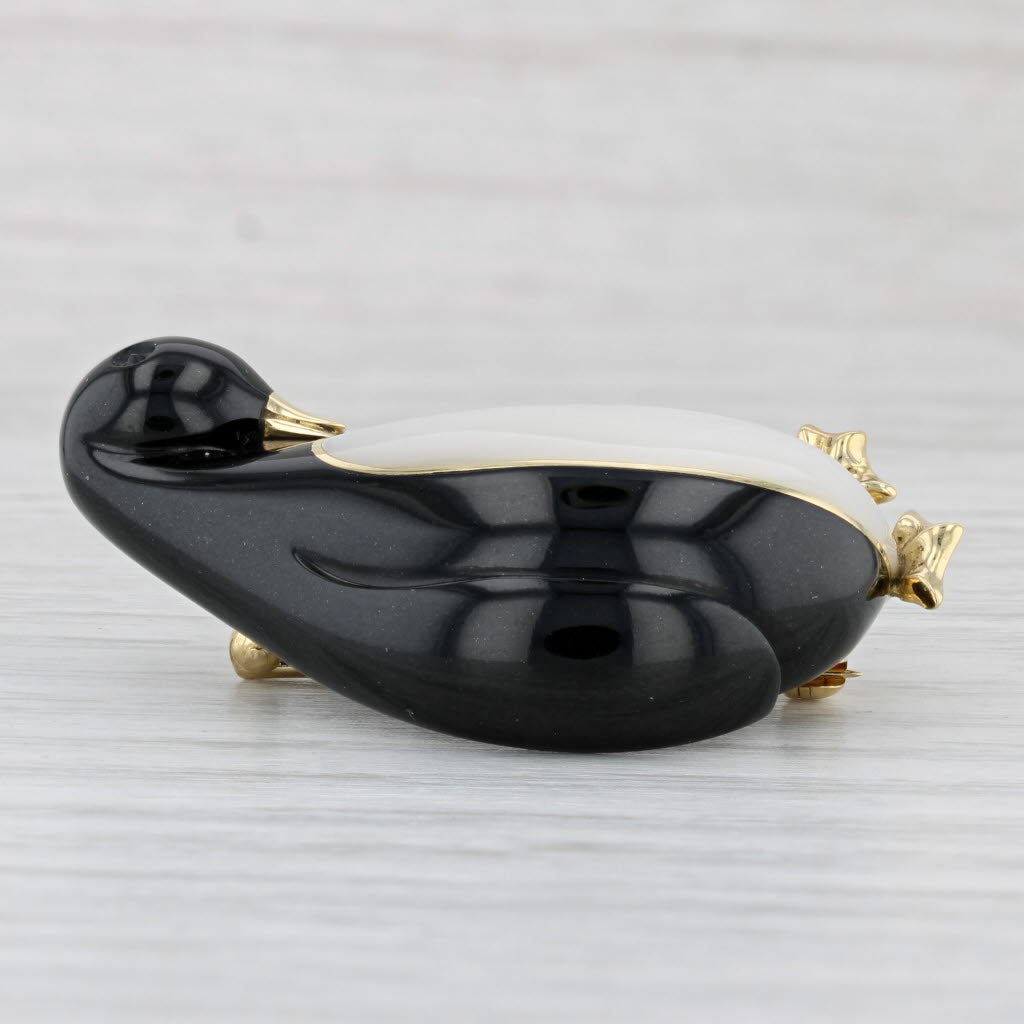 Light Gray Tiffany Penguin Brooch Black Jade White Mother of Pearl 18k Yellow Gold Pin