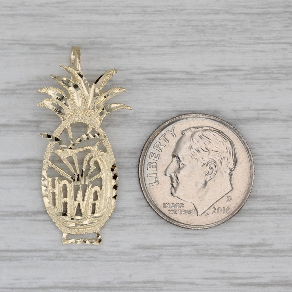 Gray Hawaii Pineapple Pendant 14k Yellow Gold Souvenir