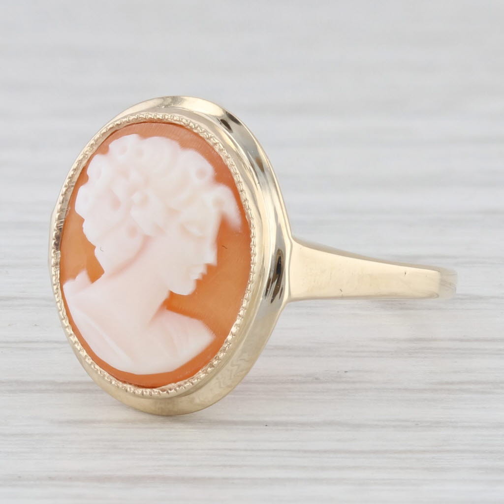 Light Gray Vintage Carved Shell Cameo Ring 10k Yellow Gold Size 6.5