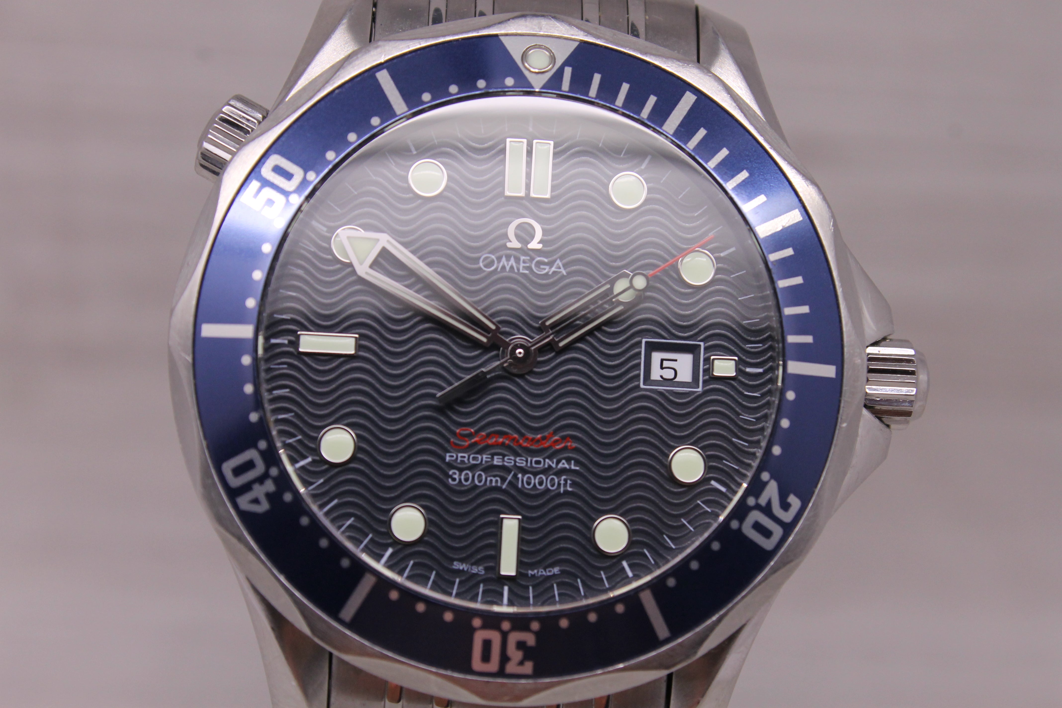Omega Seamaster Professional 300m 41mm Steel Quartz Diver 2221.80 Blue Wave Red