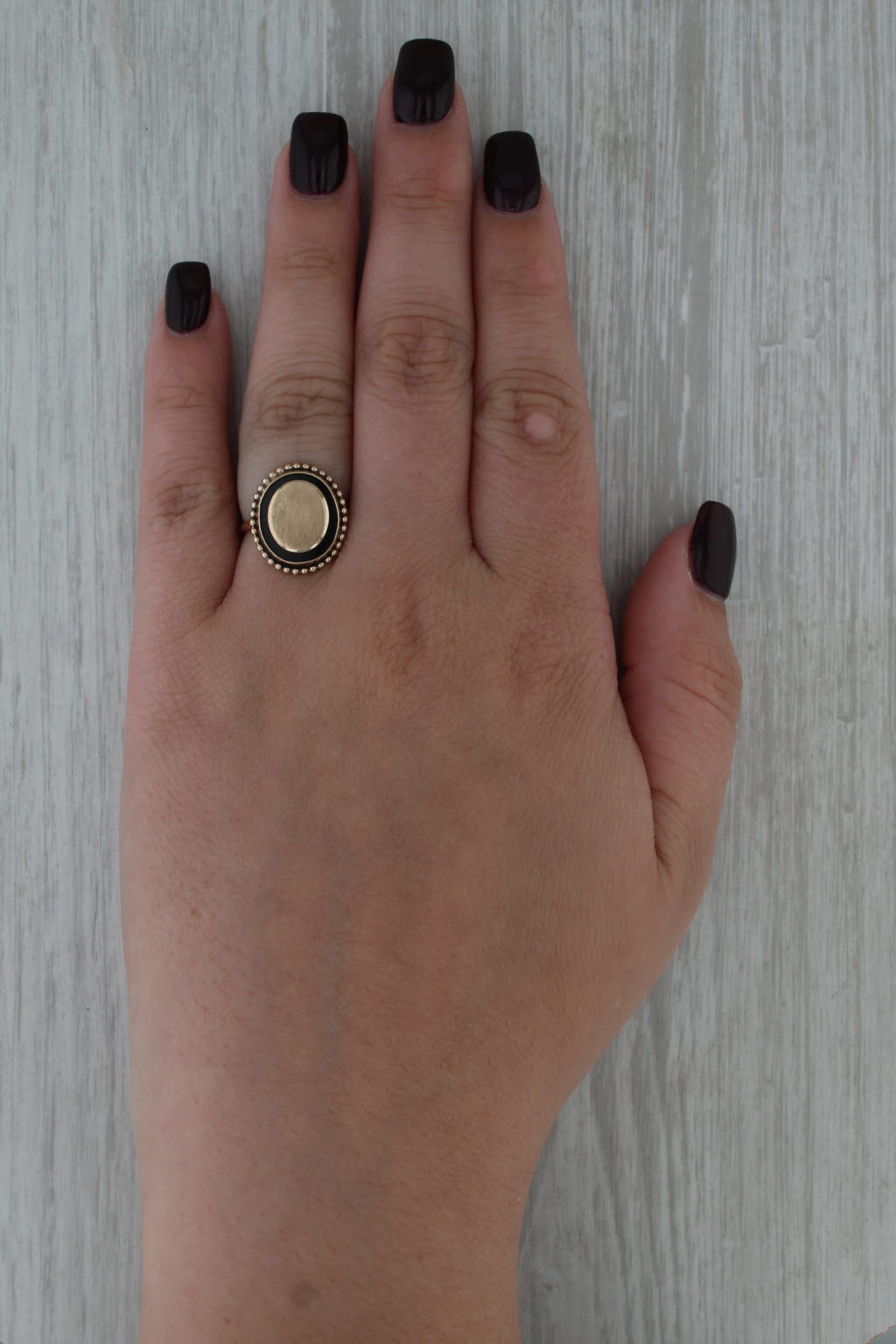 Vintage Engravable Oval Signet Ring Onyx 10k Yellow Gold Size 6.25