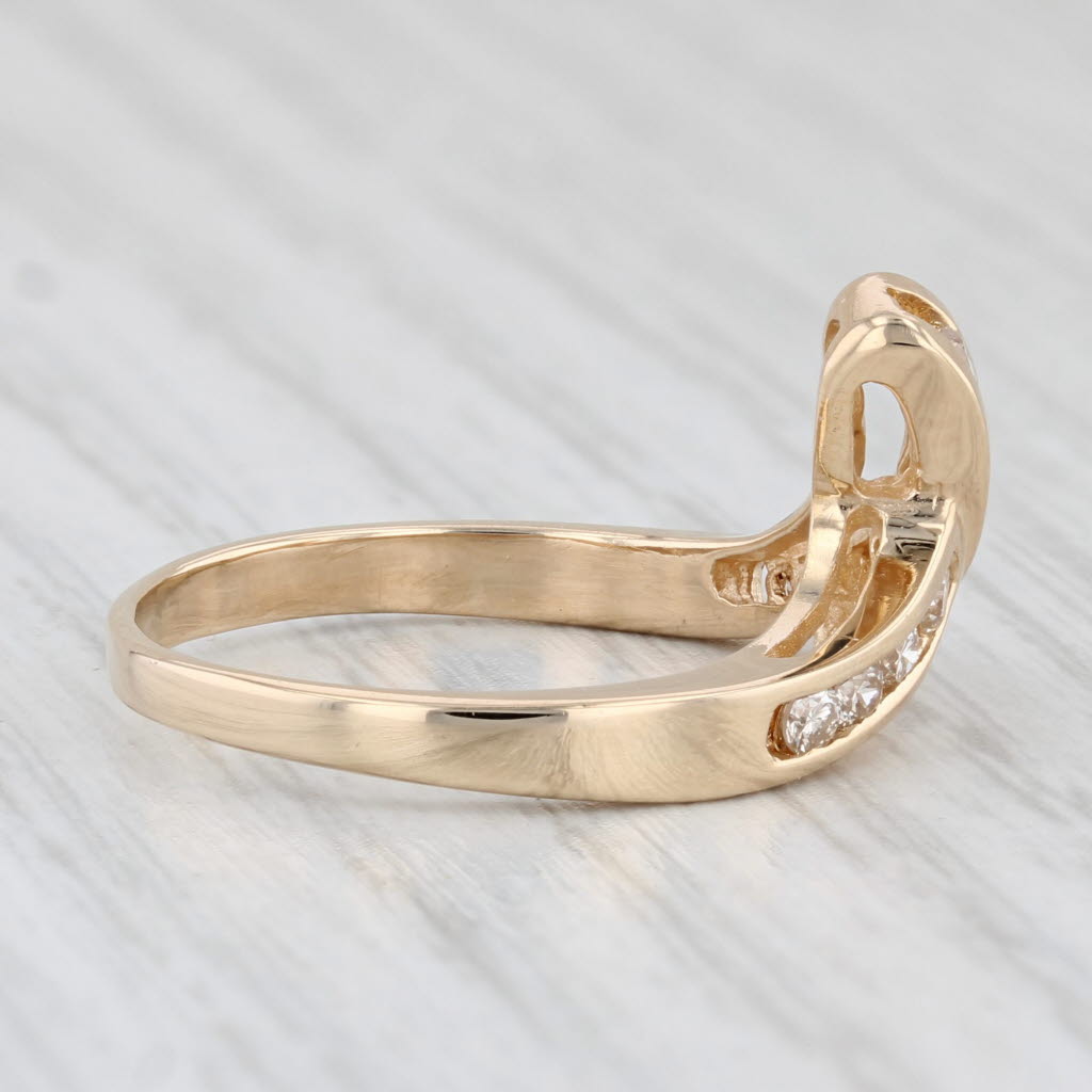 Light Gray 0.27ctw Diamond Contoured V Ring 14k Yellow Gold Size 6.75 Guard