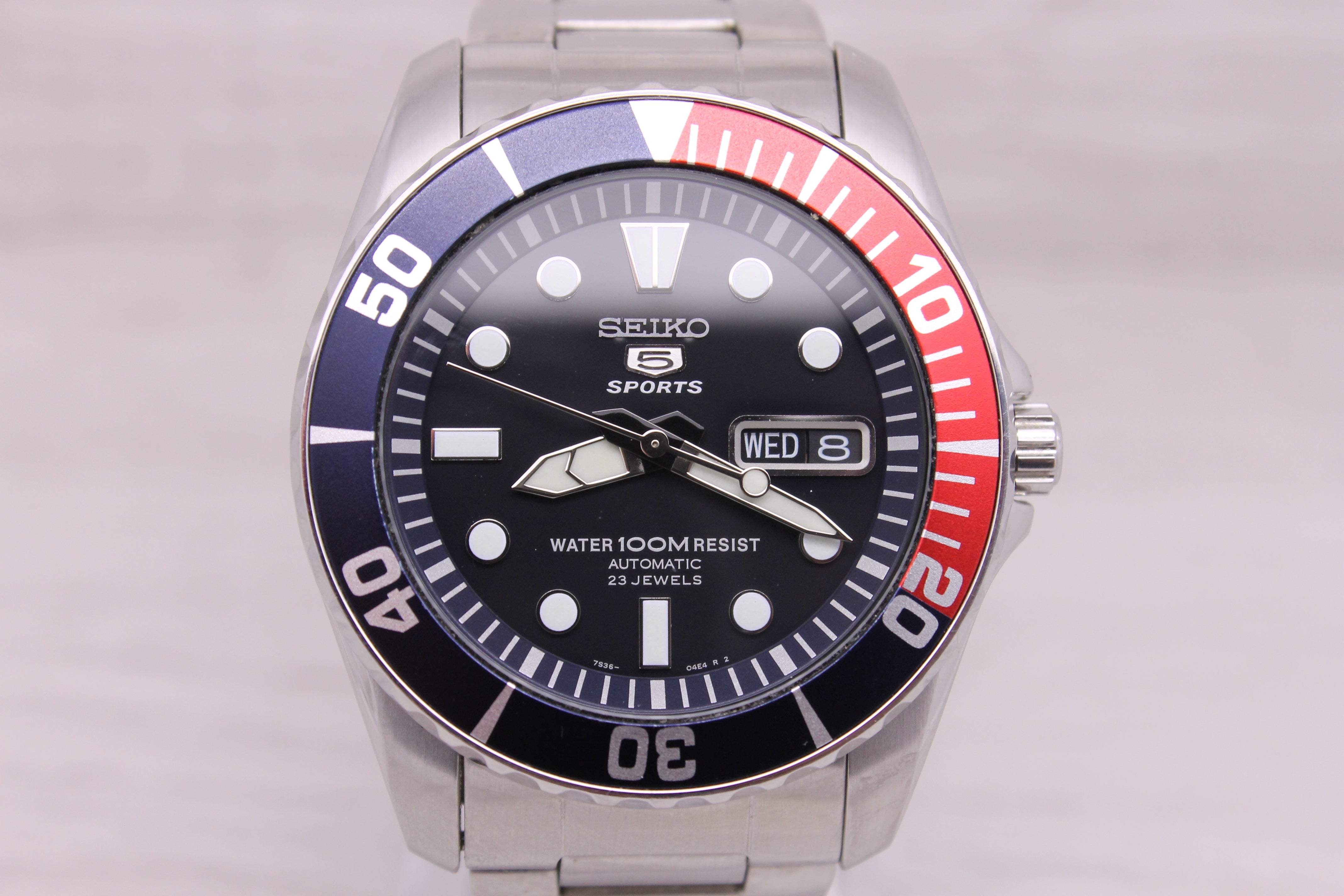 Gray Seiko 5 Men’s Automatic Watch Pepsi Divers Day/Date 7S36-03C0 w/ Bracelet