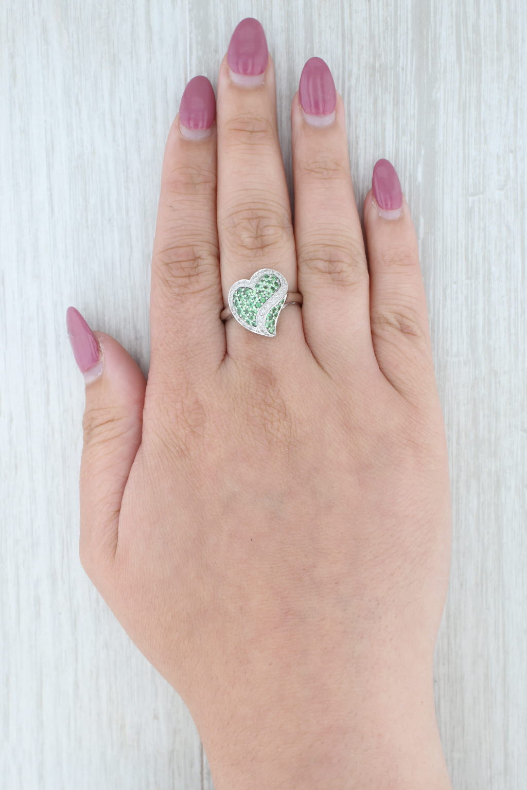 Light Gray 0.90ctw Green Garnet Diamond Cluster Heart Ring 10k White Gold Size 8.75