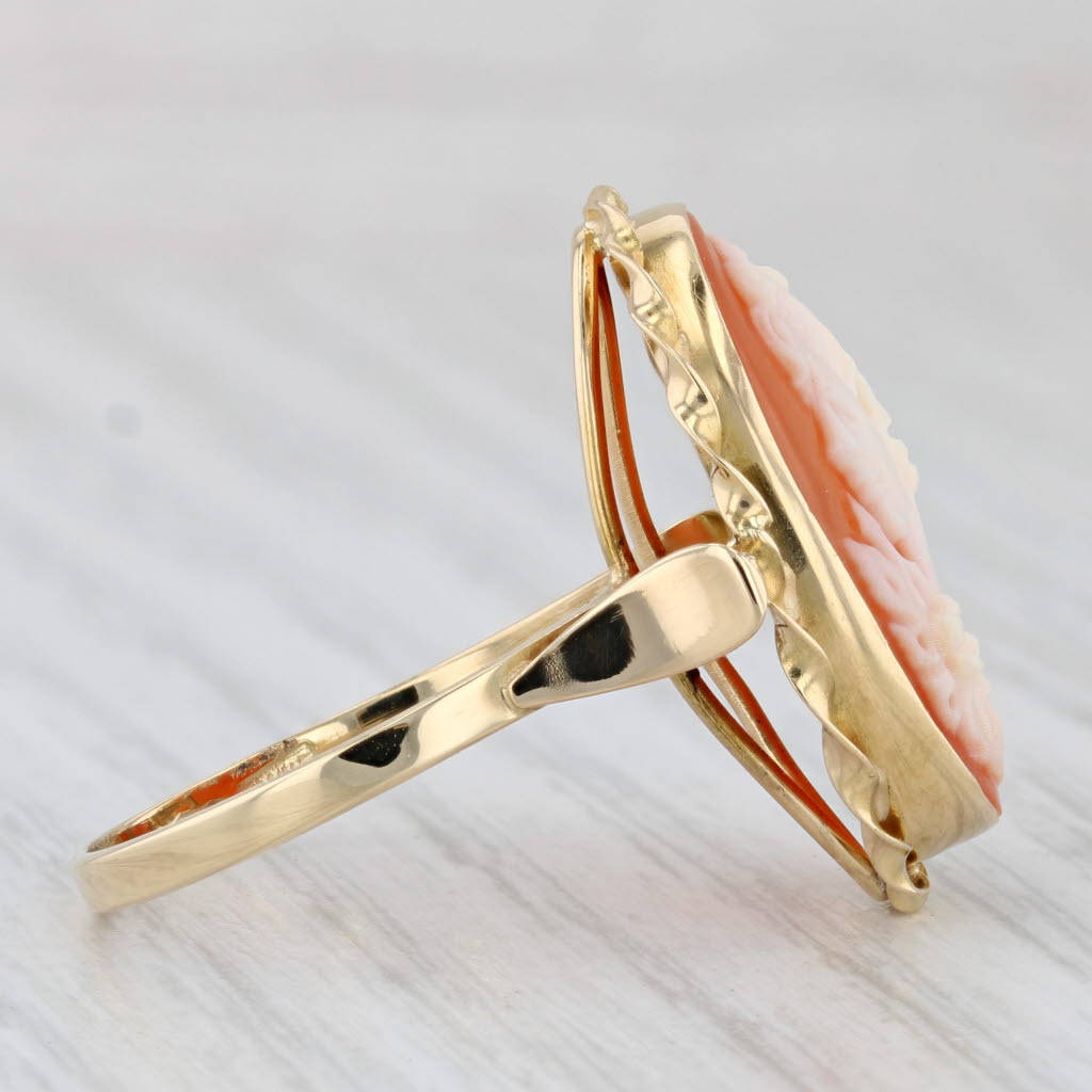 Light Gray Vintage Figural Carved Shell Cameo Ring 18k Yellow Gold Size 8.25