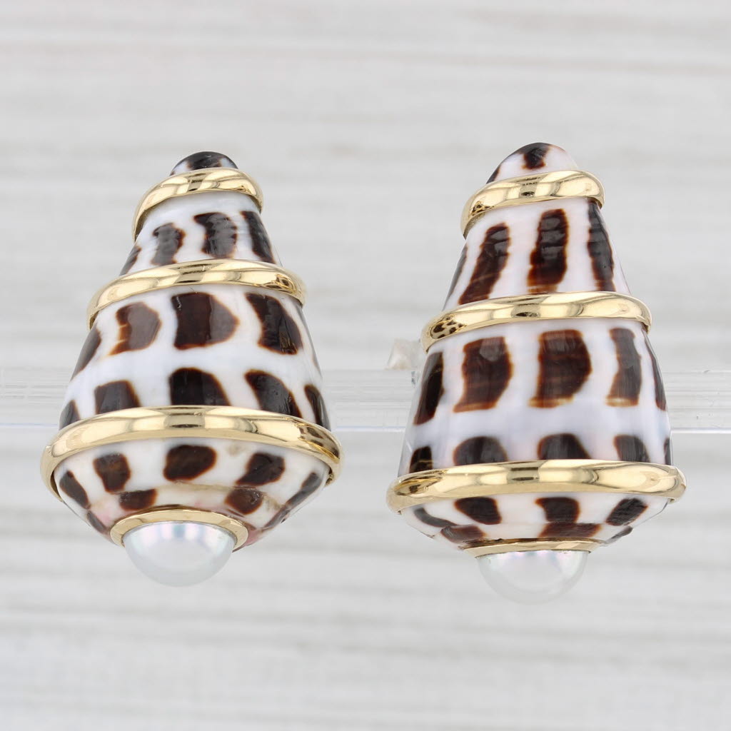 Light Gray Conch Shell Pearl Earrings Trianon 36038 Conus Ebraus 18k Gold Leopard Print
