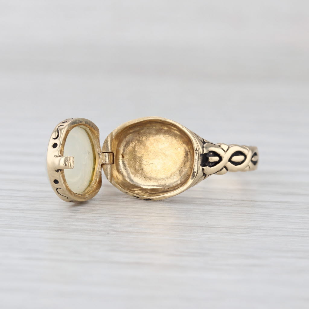 Vintage Opal Snuff Poison Ring 14k Yellow Gold Size 9 Oval Cabochon Solitaire