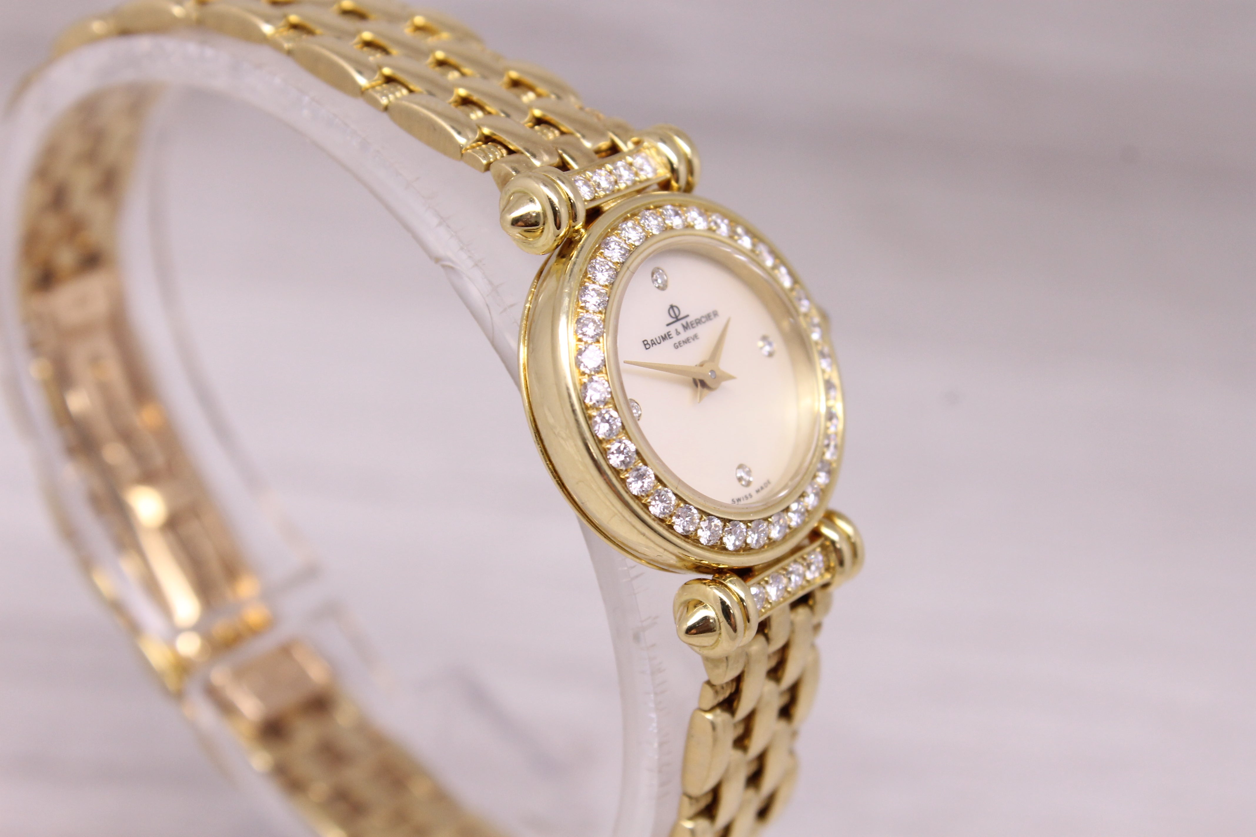 Baume & Mercier 18k Yellow Gold Ladies Quartz Watch Diamond Bezel & MOP Dial Box