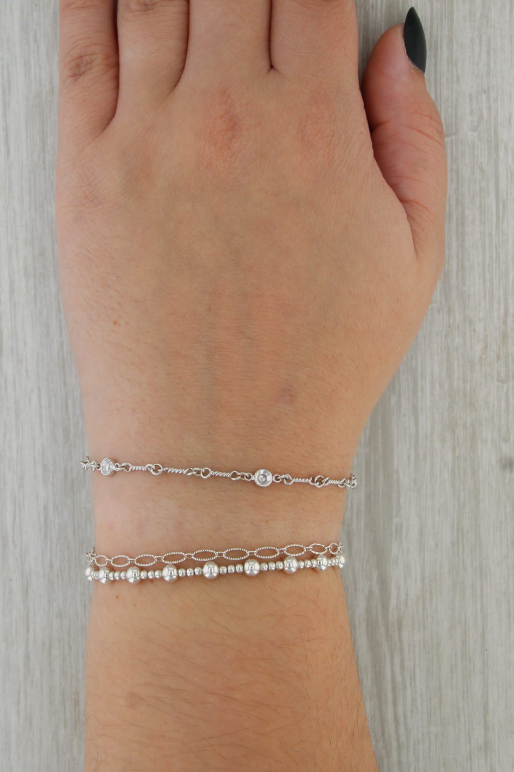Roberto Coin Diamond by Inch Bracelet 0.16ctw 18k Gold Dog Bone Station Chain