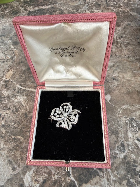 Cropp & Farr 1.10ctw Diamond Flower Brooch 18k Gold Vintage Pin Gowland Box
