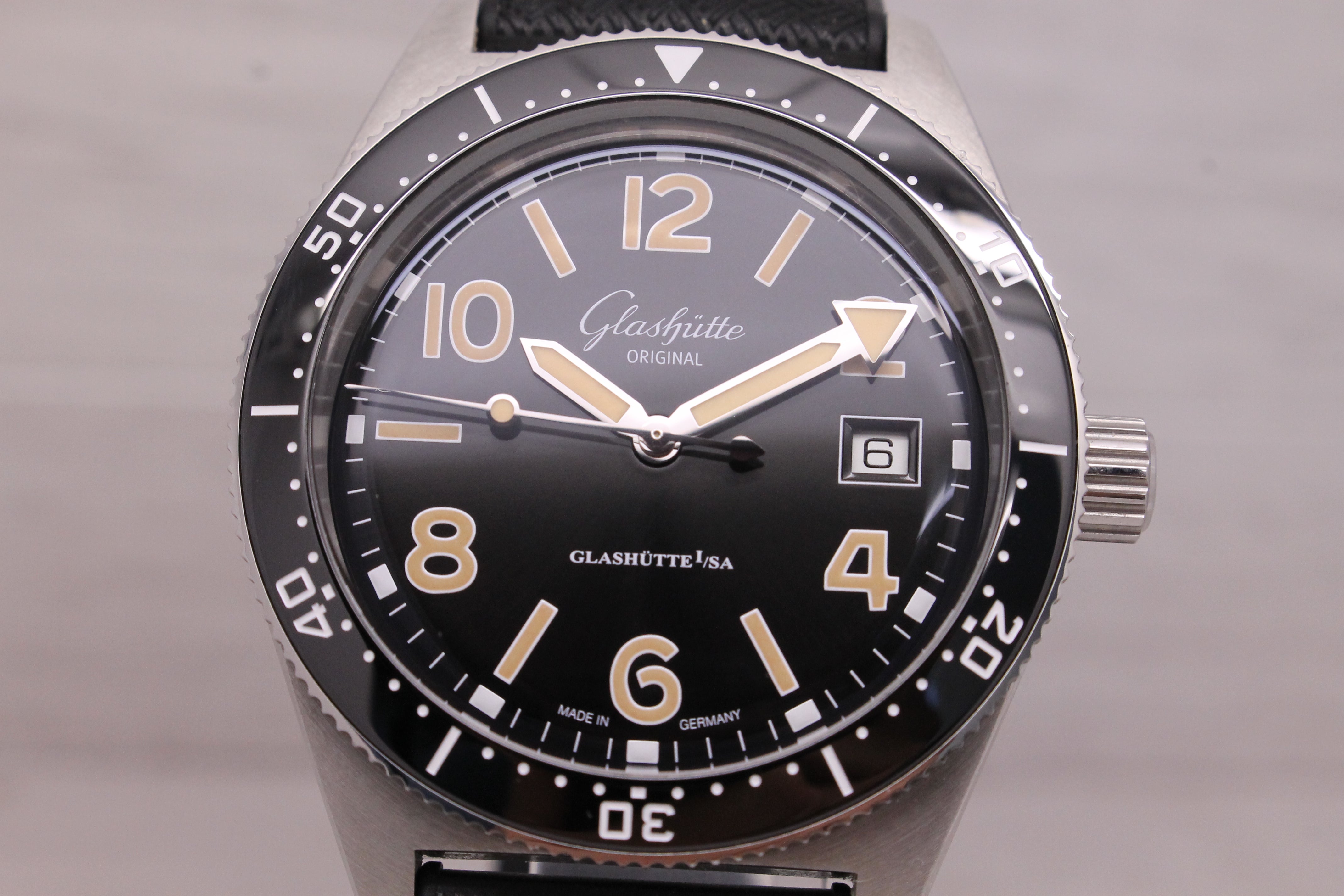 Dark Gray Glashutte SeaQ Black Automatic Mens Divers Watch w/ Strap & Box 1-39-11-06-80-33