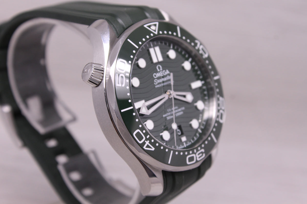 2025 Omega Seamaster 300m Pro Green Wave Mens 42mm Steel Divers Watch Box Cards