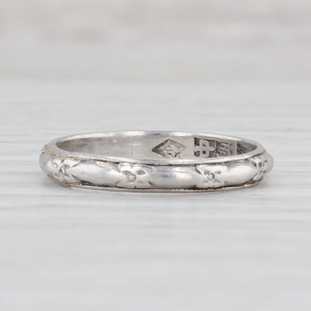 Light Gray Antique Floral Etched Band Platinum Wedding Ring Stackable Asian Hallmarks