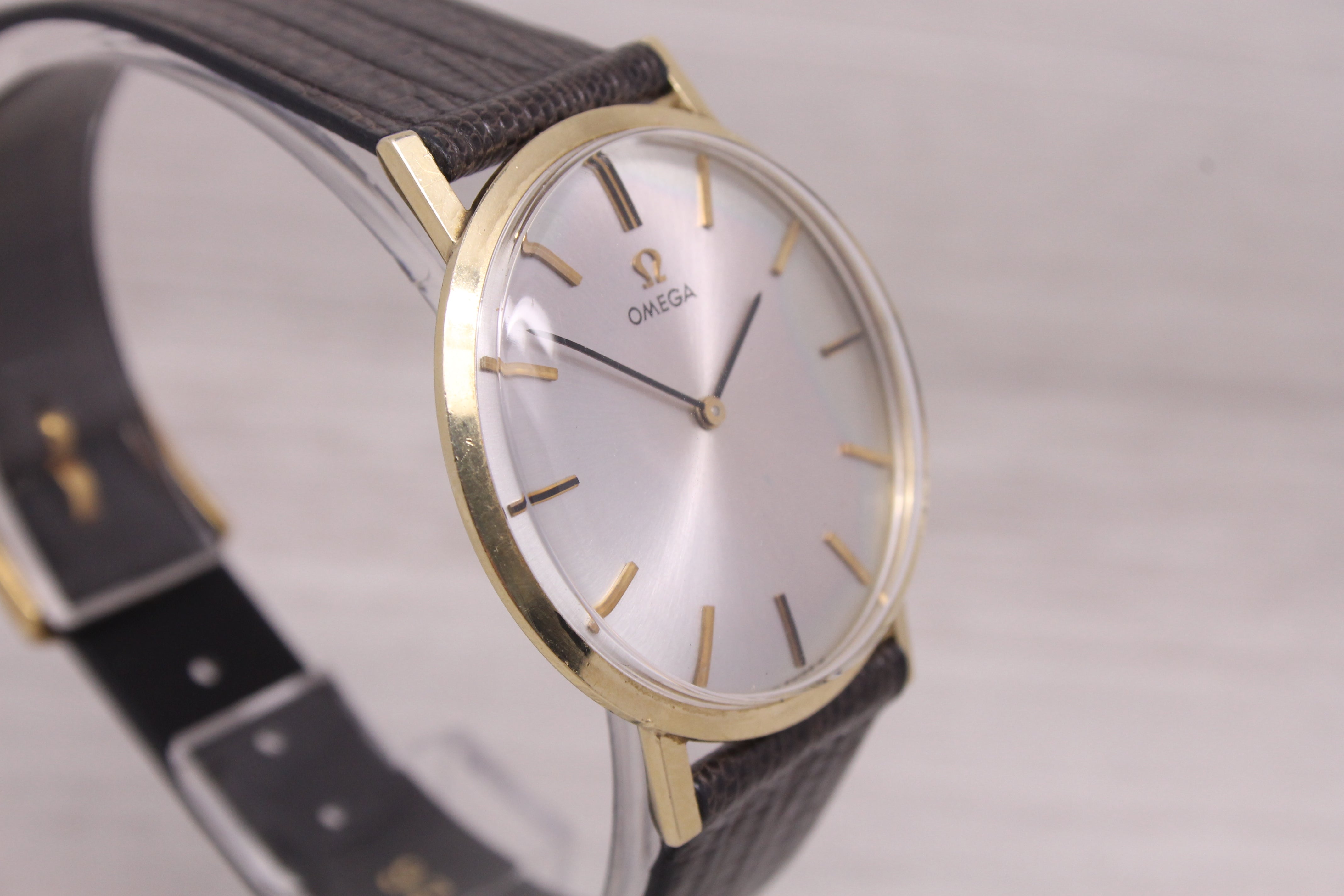 Gray Vintage 1970's Omega 14k Solid Gold 33mm Mens Dress Watch cal.625 Original