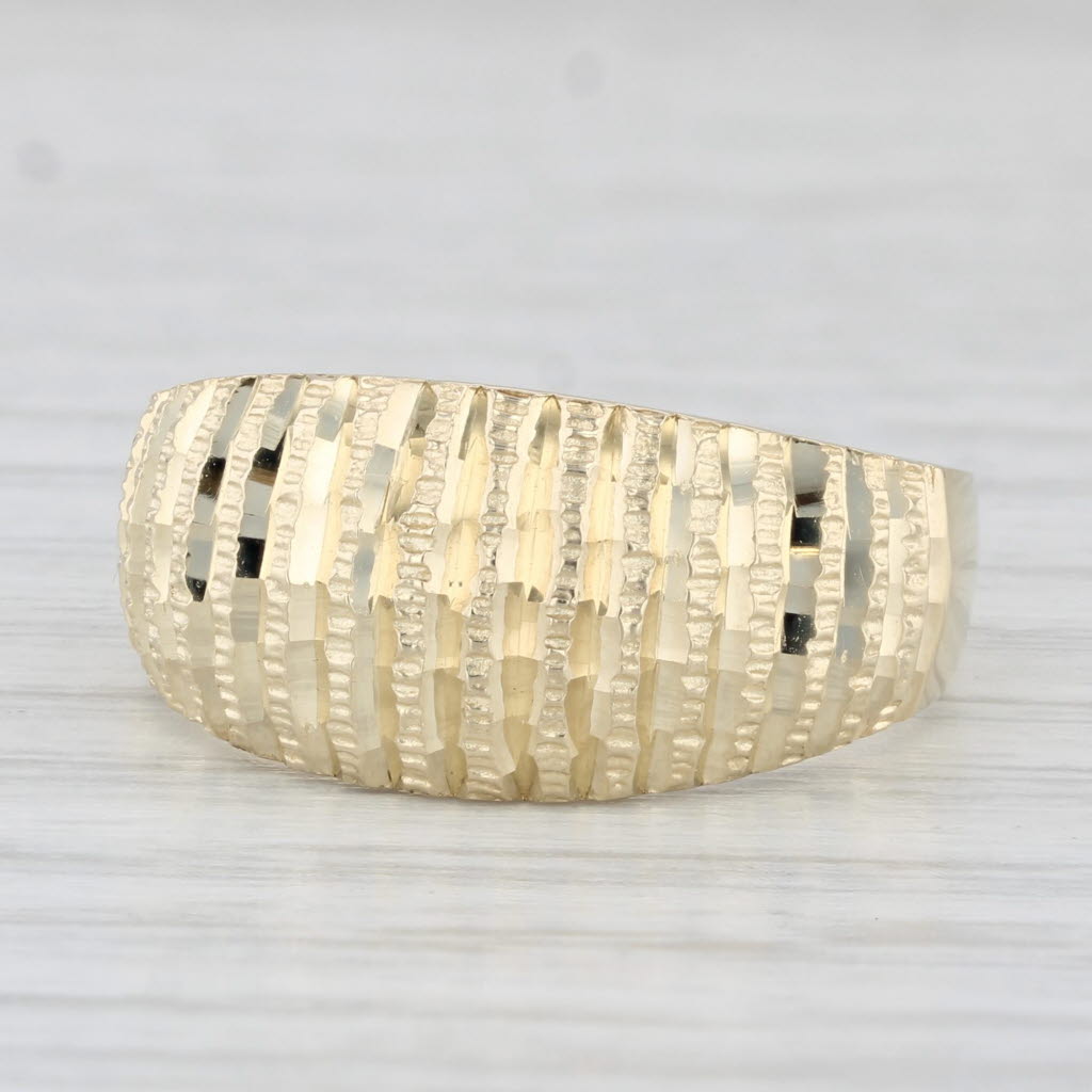 Light Gray Beveled Textured Ring 14k Yellow Gold Size 8 Band
