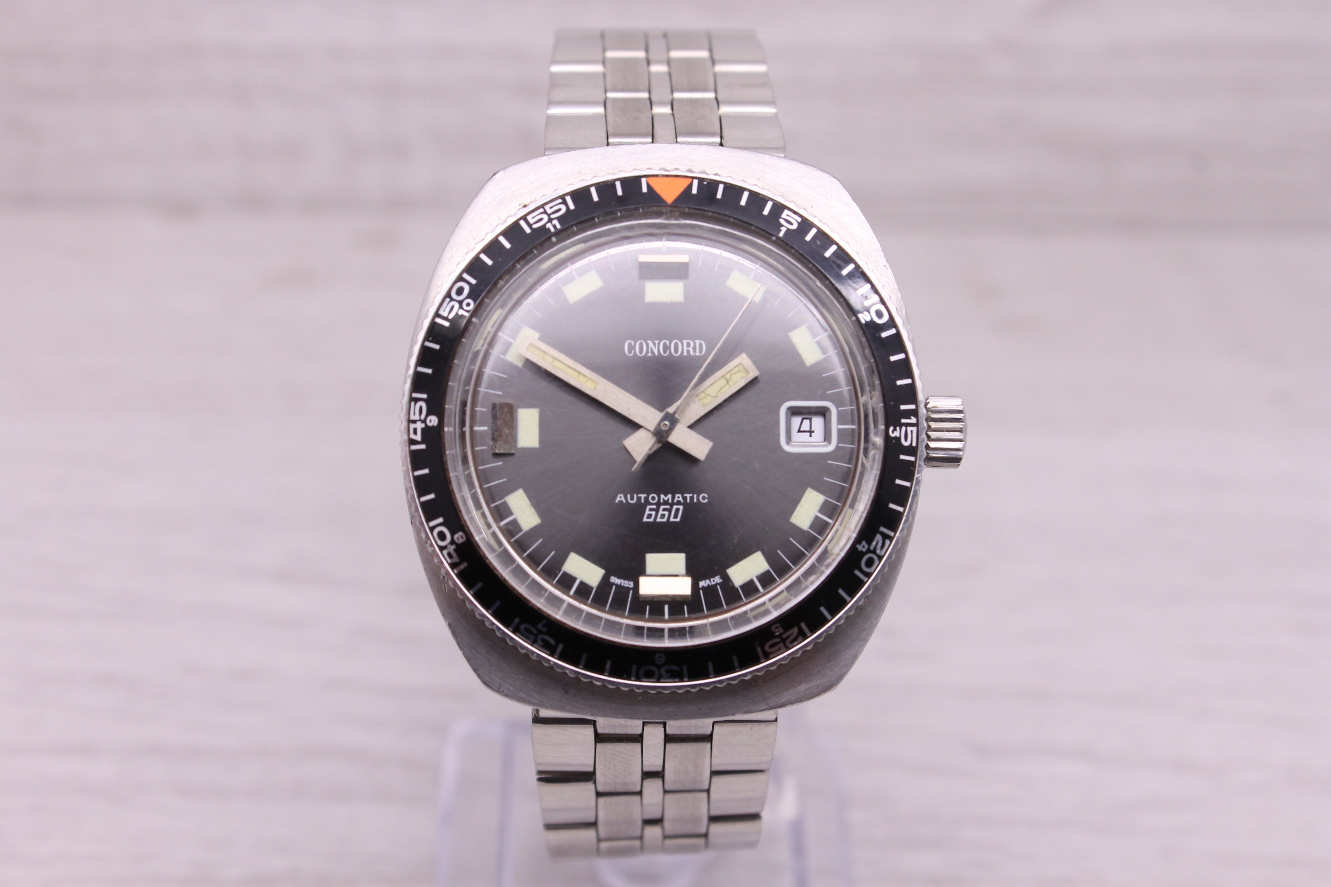 Gray Vintage Concord 660 Mens 37mm Stainless Steel Automatic Divers Style Watch ETA