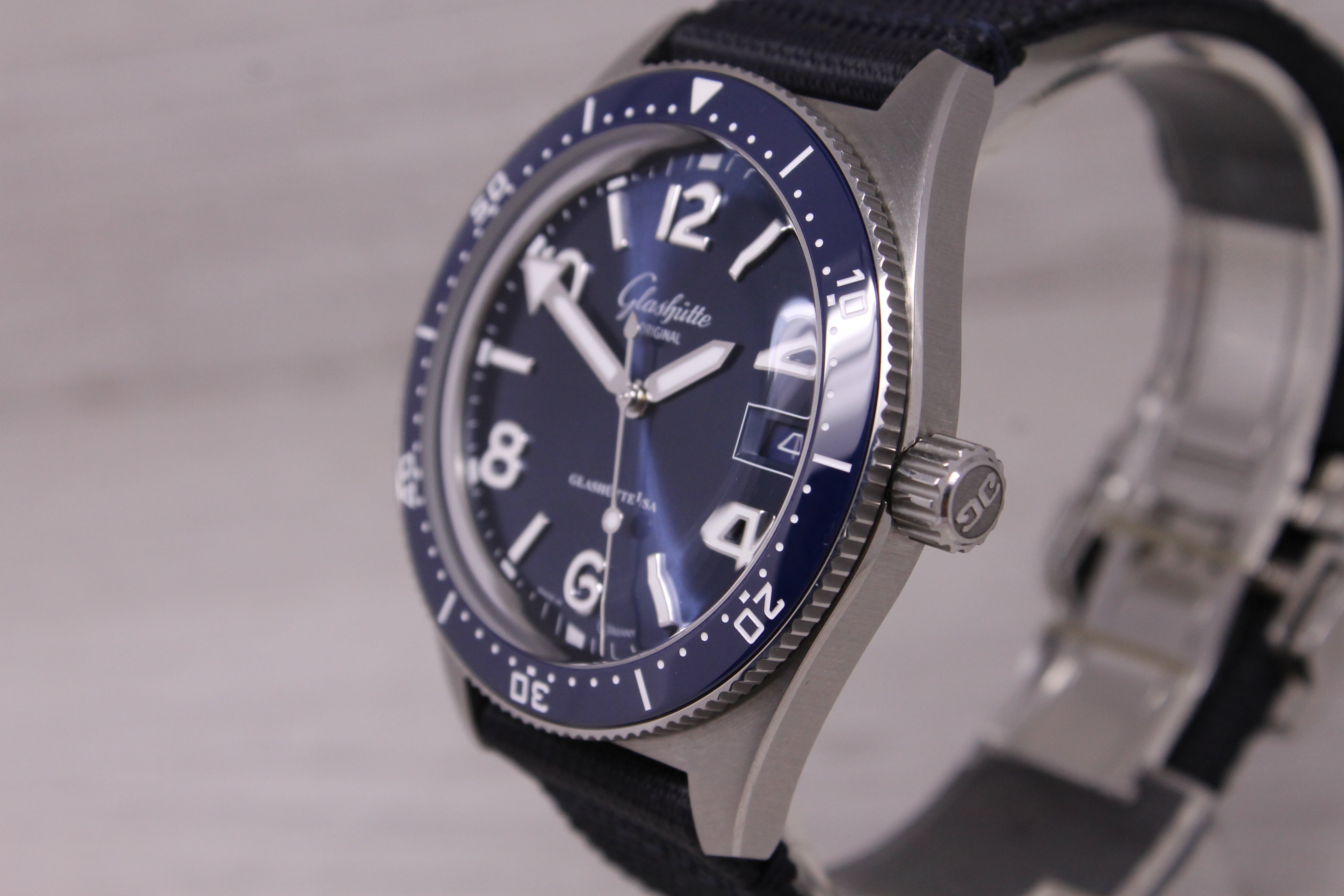 Glashutte SeaQ Blue Automatic Mens Divers Watch w/ Strap & Box 1-39-11-09-81-34