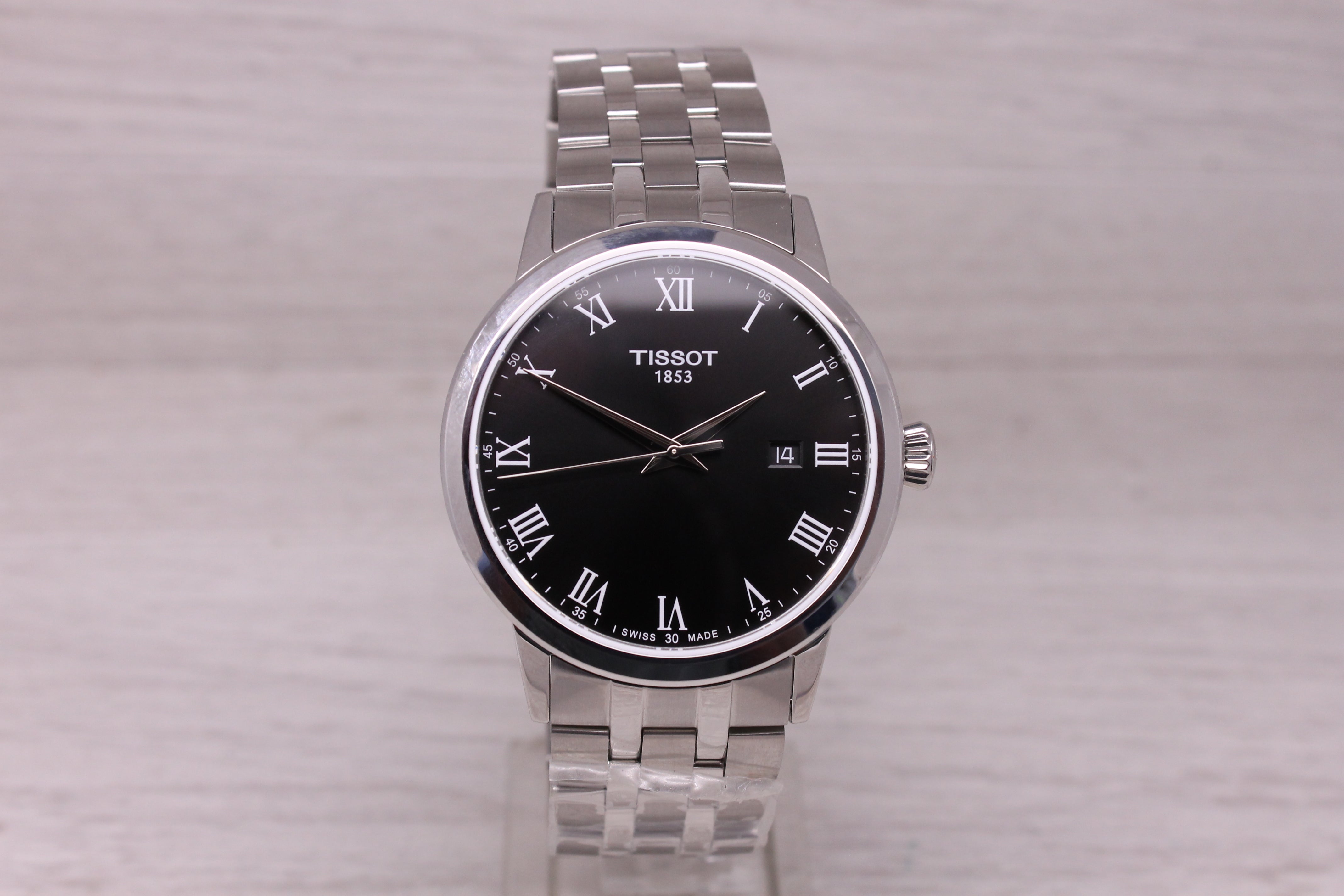 Tissot Classic Dream Mens Quartz Watch 42mm Steel Swiss Date T129410A Box