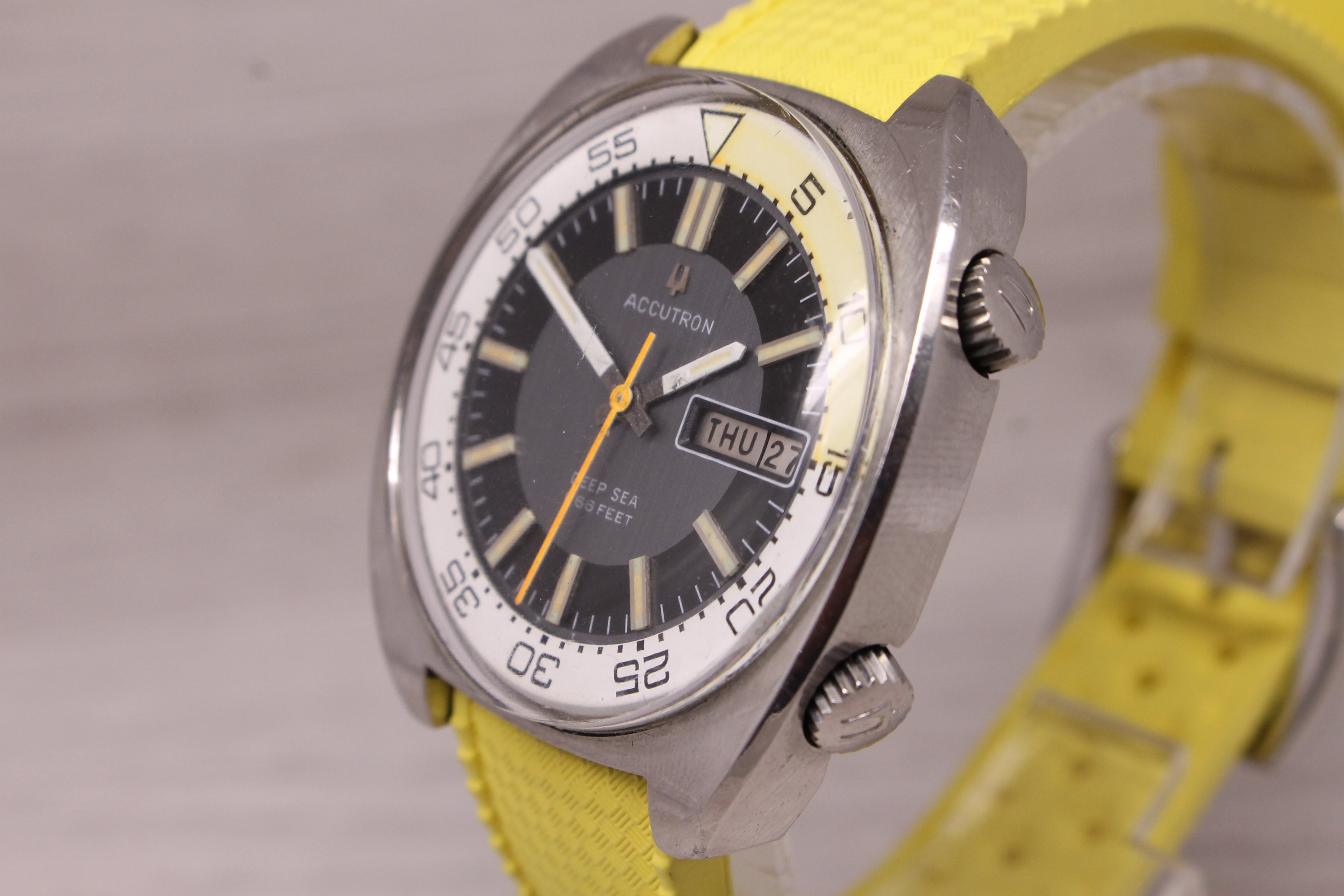 Rosy Brown Vintage 1970 Bulova Accutron Deep Sea 666ft Tuning Fork Mens Steel Diver Watch