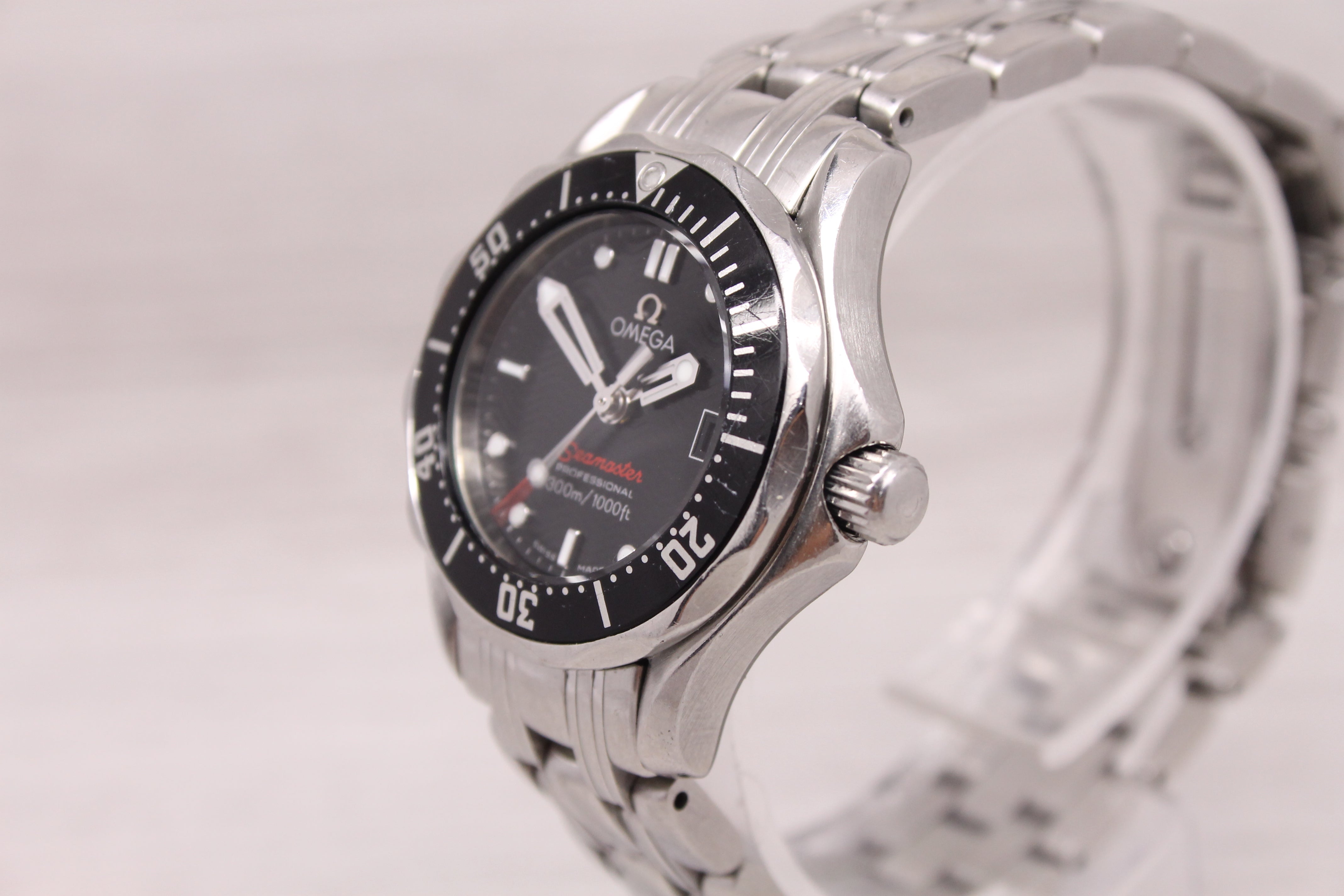 Gray Omega Seamaster Professional Ladies 29mm Steel Quartz Divers Watch Black Wave