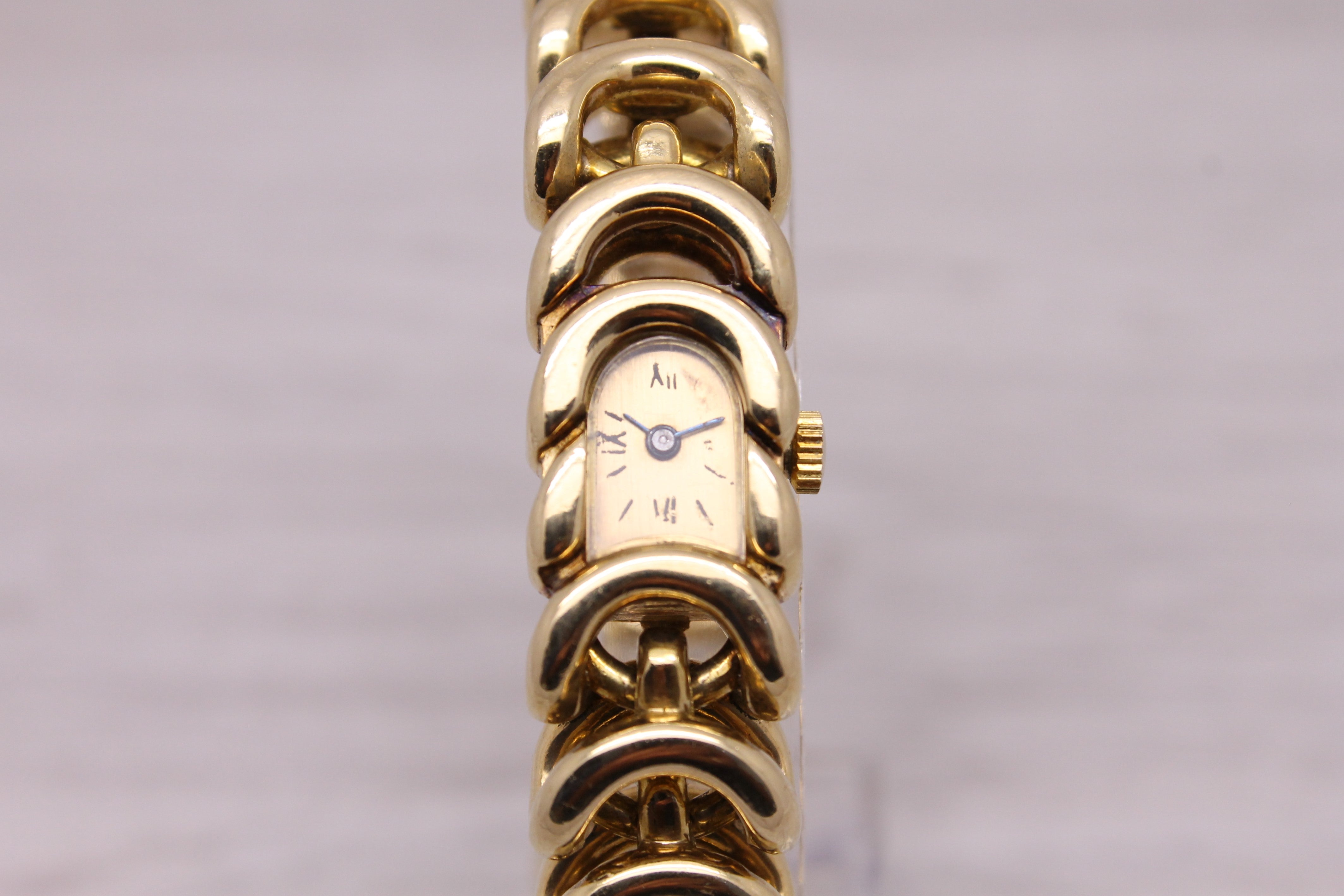 Gray Vintage c.1940's Van Cleef & Arpels VCA French 18k Gold Ladies Bracelet Watch