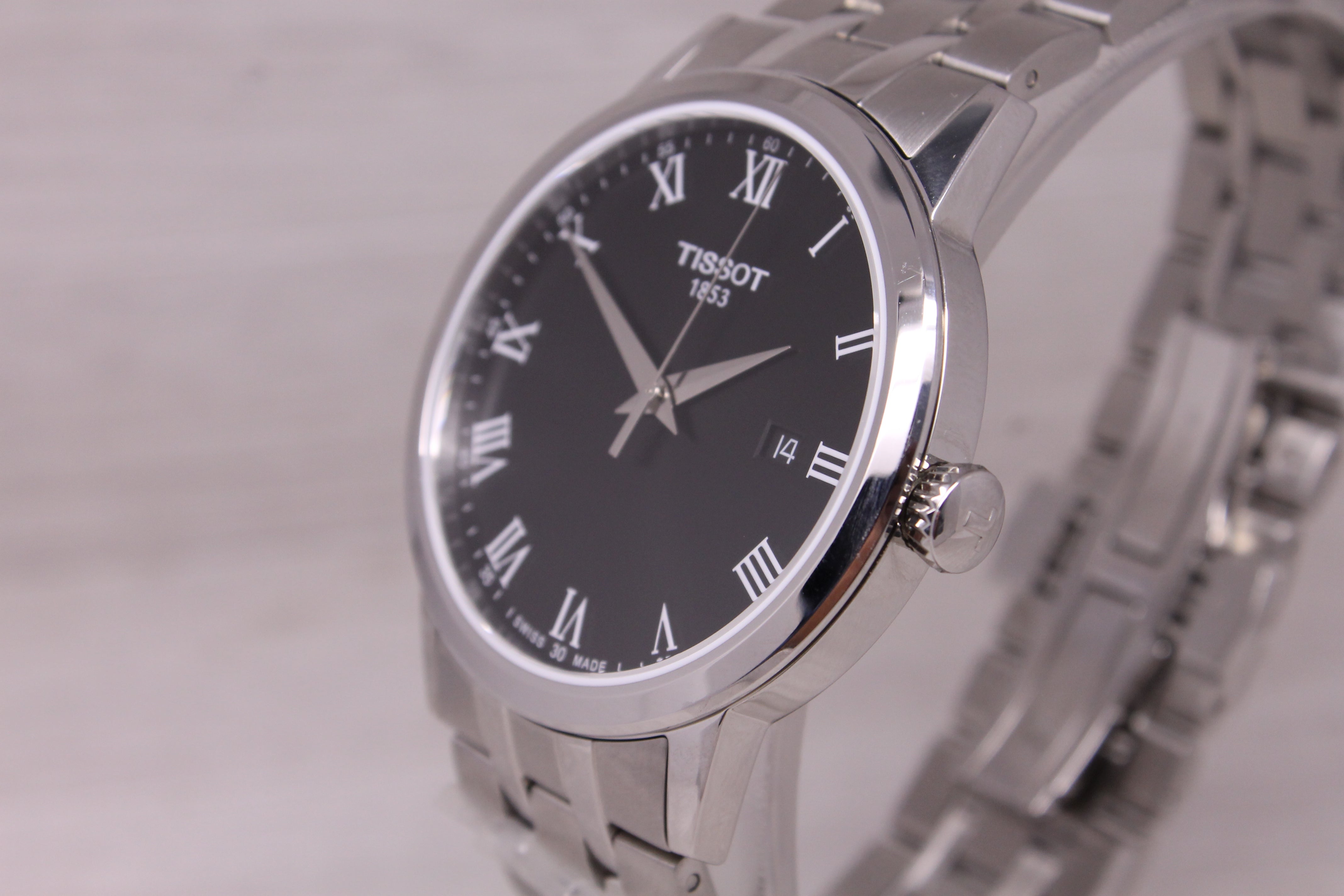 Tissot Classic Dream Mens Quartz Watch 42mm Steel Swiss Date T129410A Box