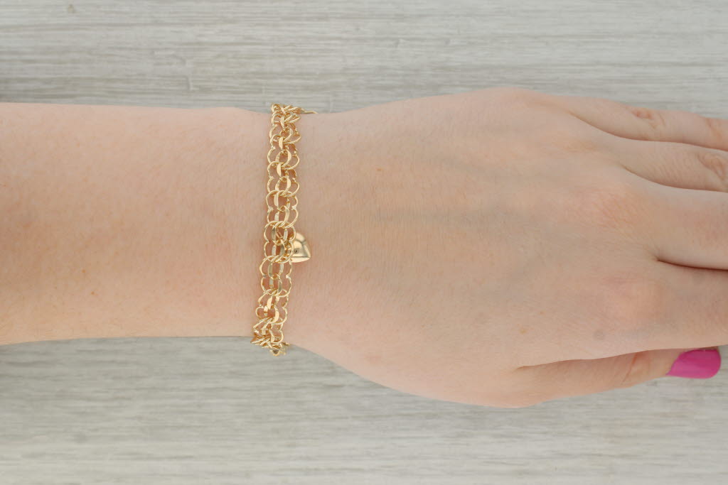 Dark Gray Heart Charm Curb Chain Bracelet 14k Yellow Gold 6.75"