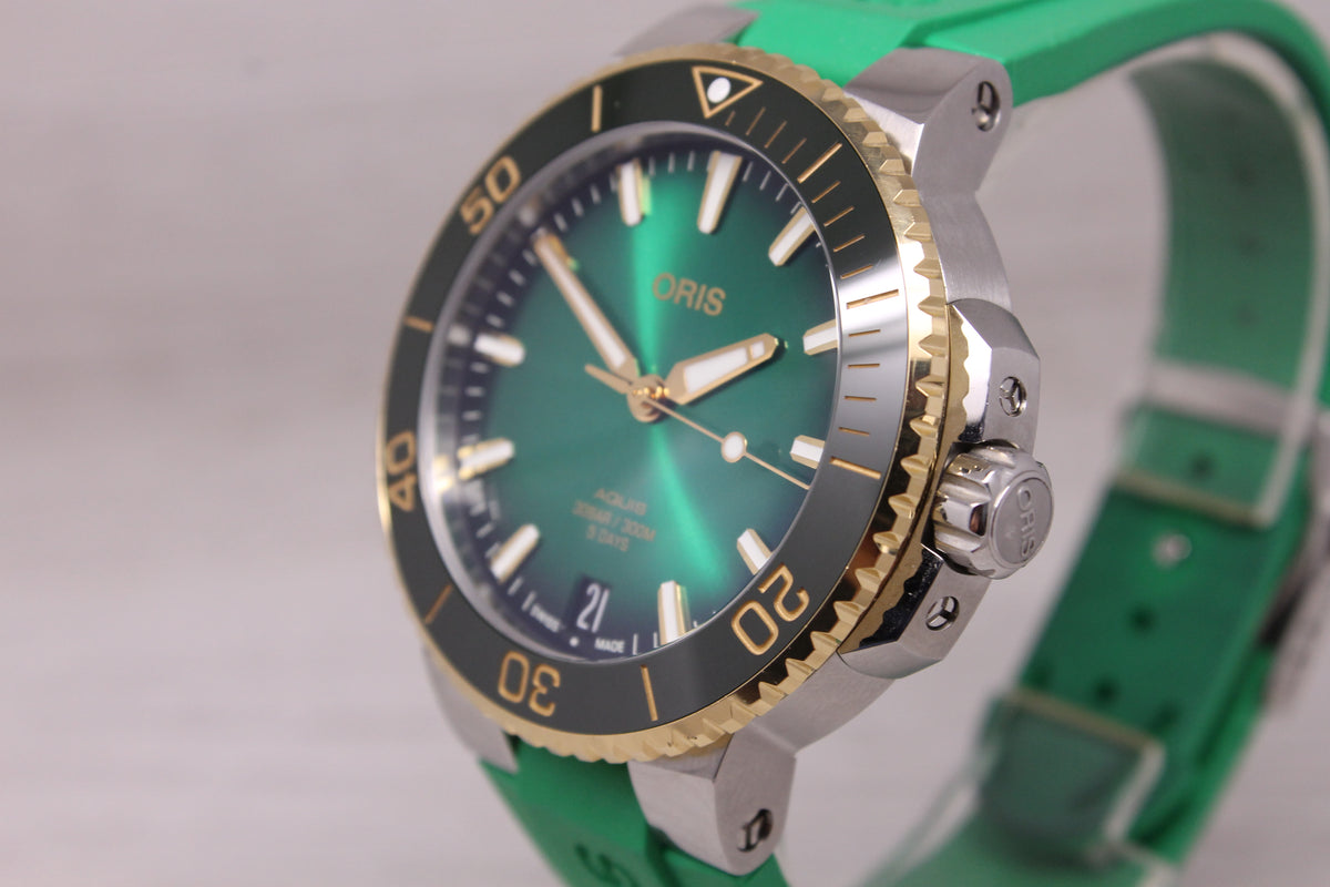 Oris Aquis Date Green Mens 41.5mm Steel Automatic Divers Watch Box Card cal.400