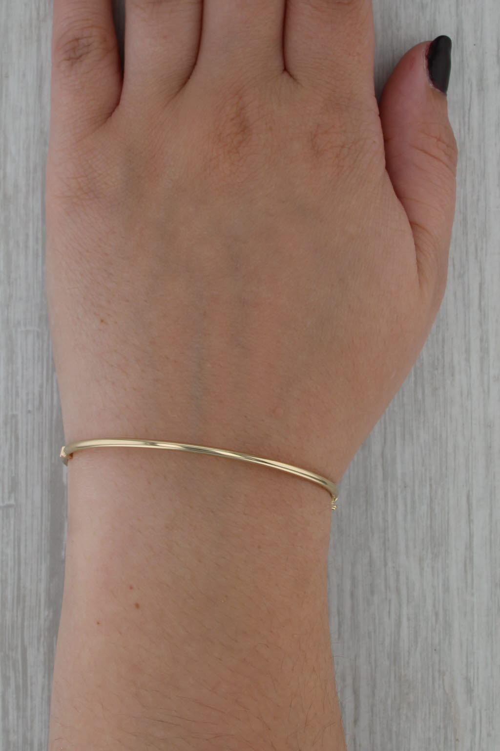 Bangle Bracelet 18k Yellow Gold Hinged 6.5" 2mm Oval