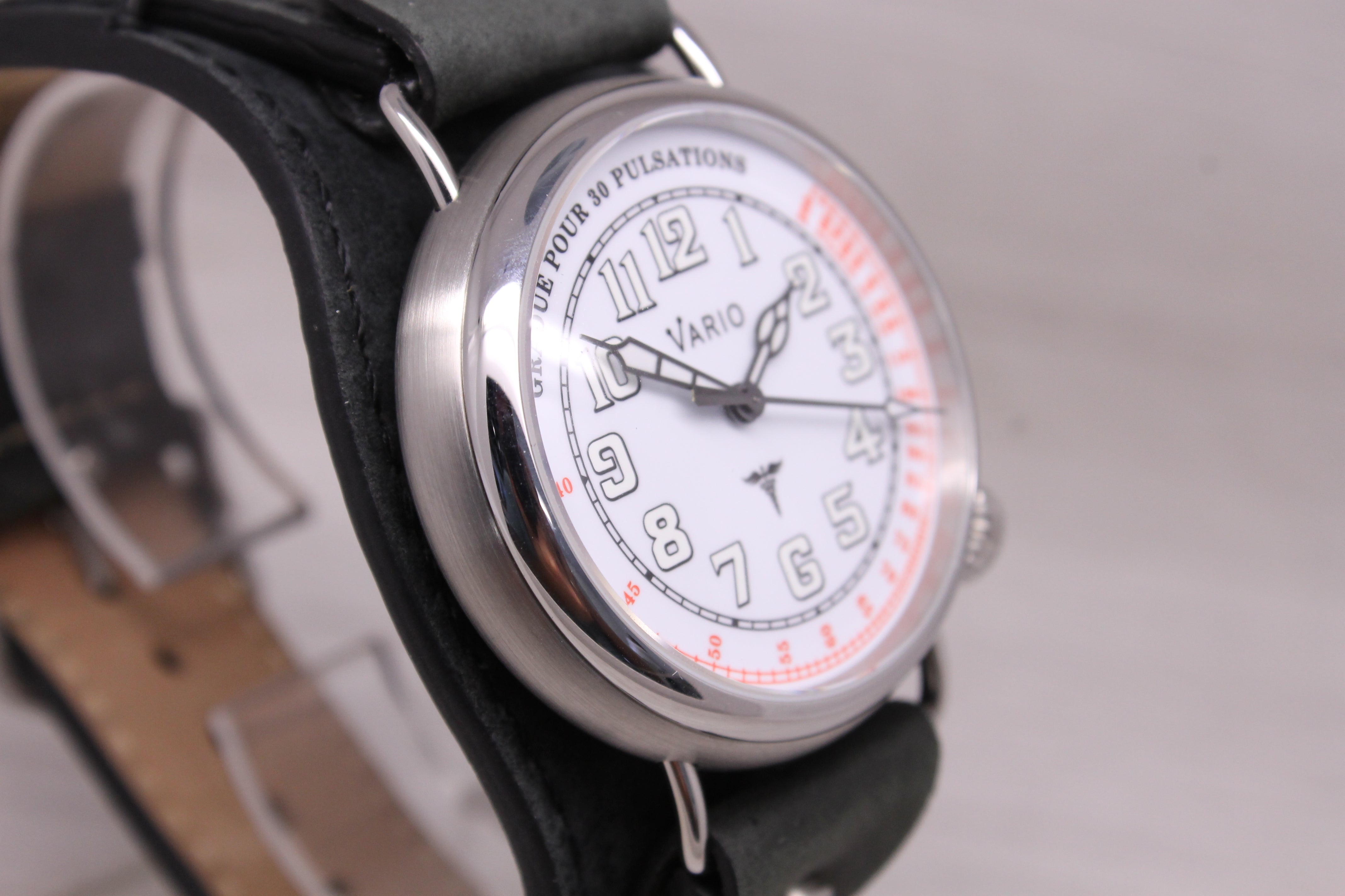 Vario 1918 Medic Trench Automatic 40mm Mens Watch Extra Engraved Caseback