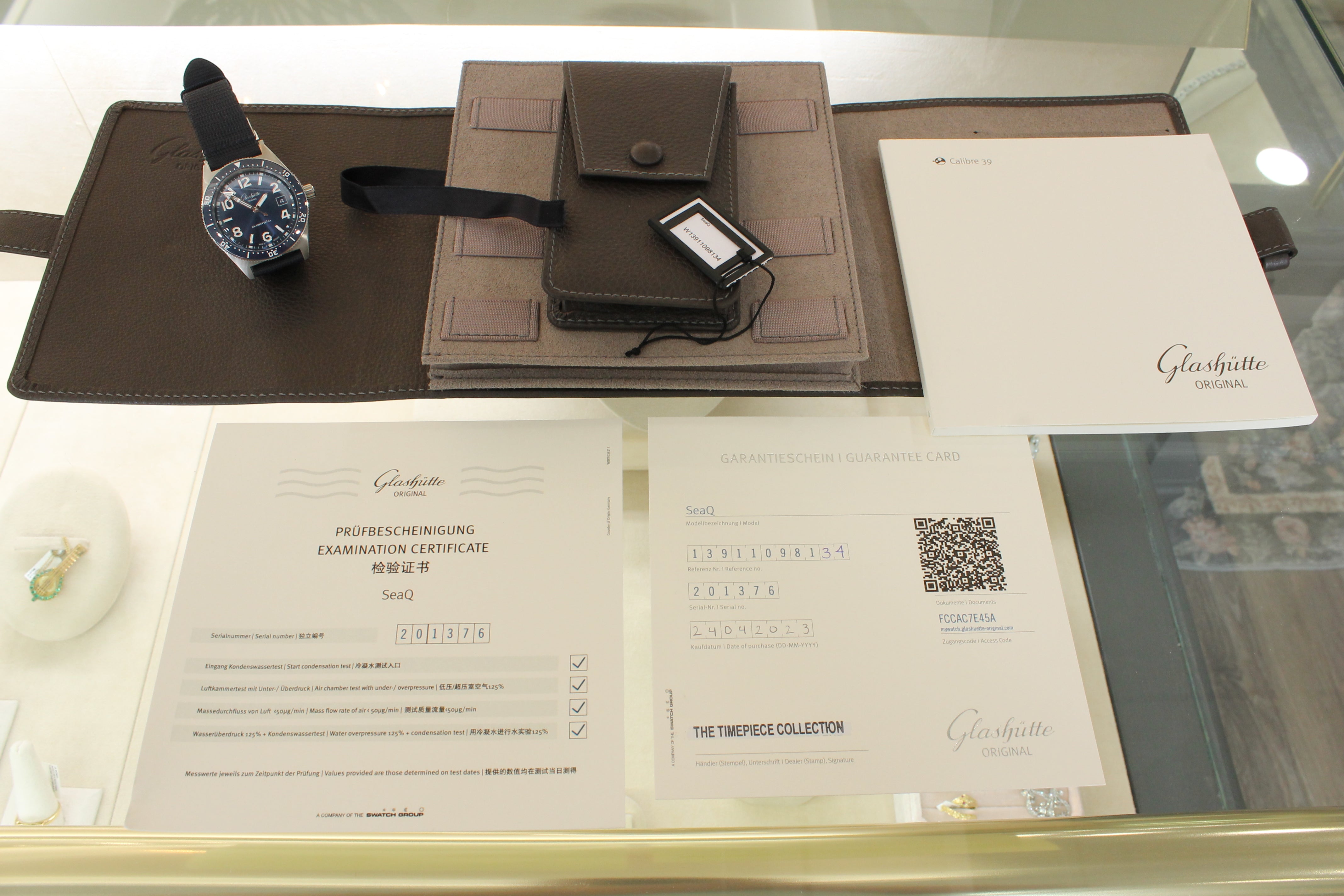 Glashutte SeaQ Blue Automatic Mens Divers Watch w/ Strap & Box 1-39-11-09-81-34