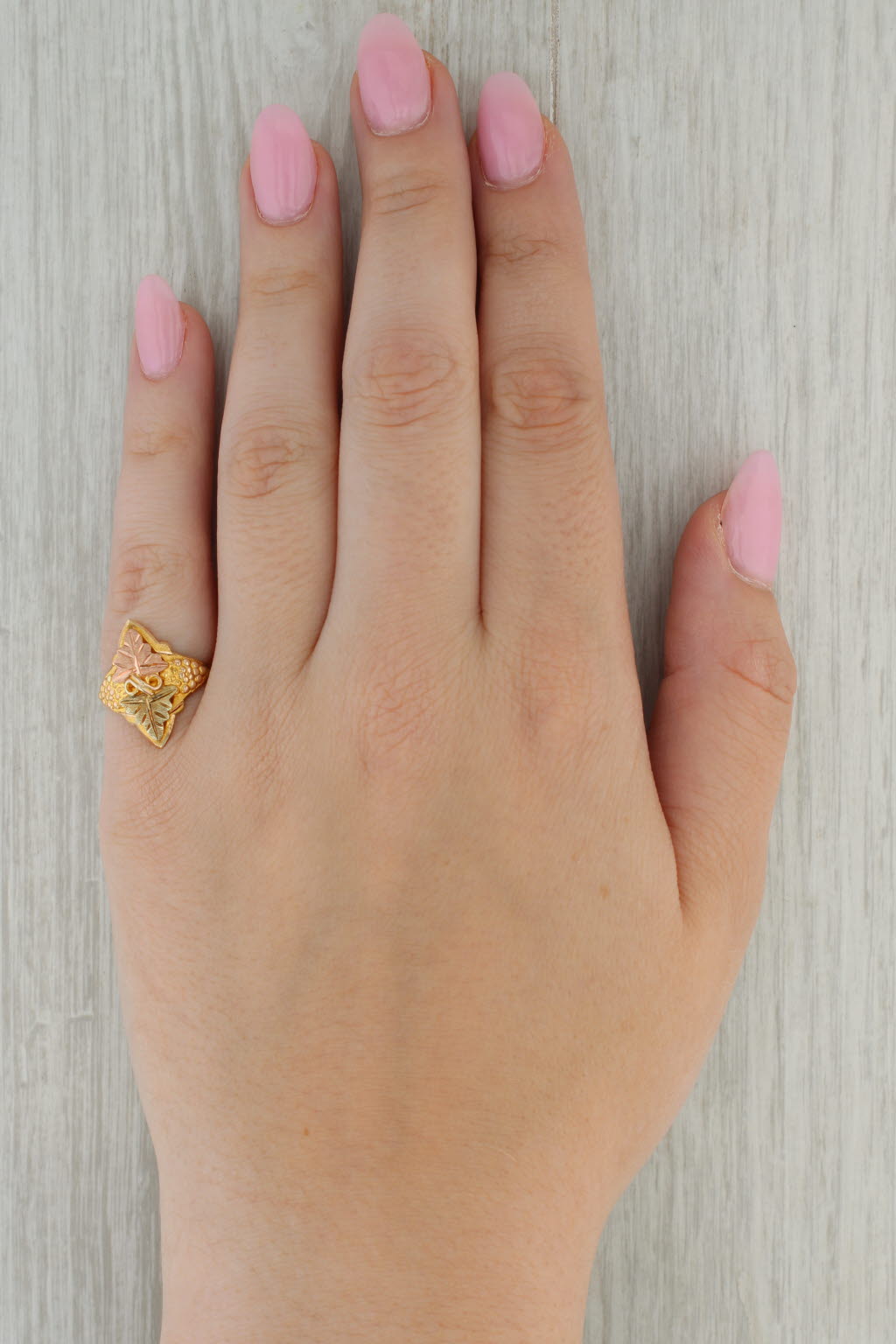Rosy Brown Black Hills Gold Jewelry Co Leaf Ring 10k Yellow Green Rose Gold Size 5.5
